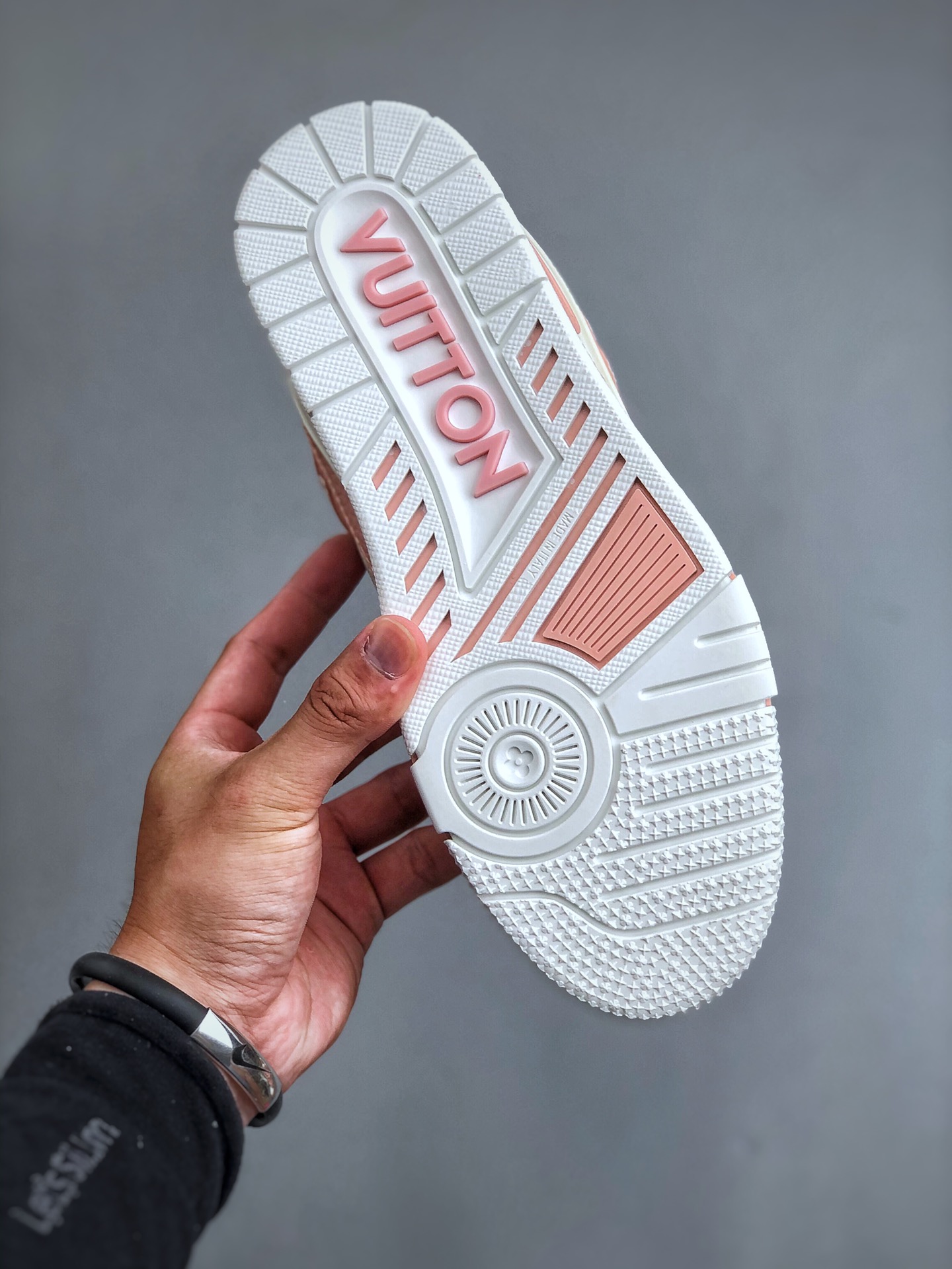 LOUIS VUITTON Trainer Leather Round-Toe Lace-Up Low-Top Sneaker – Unisex, White & Pink