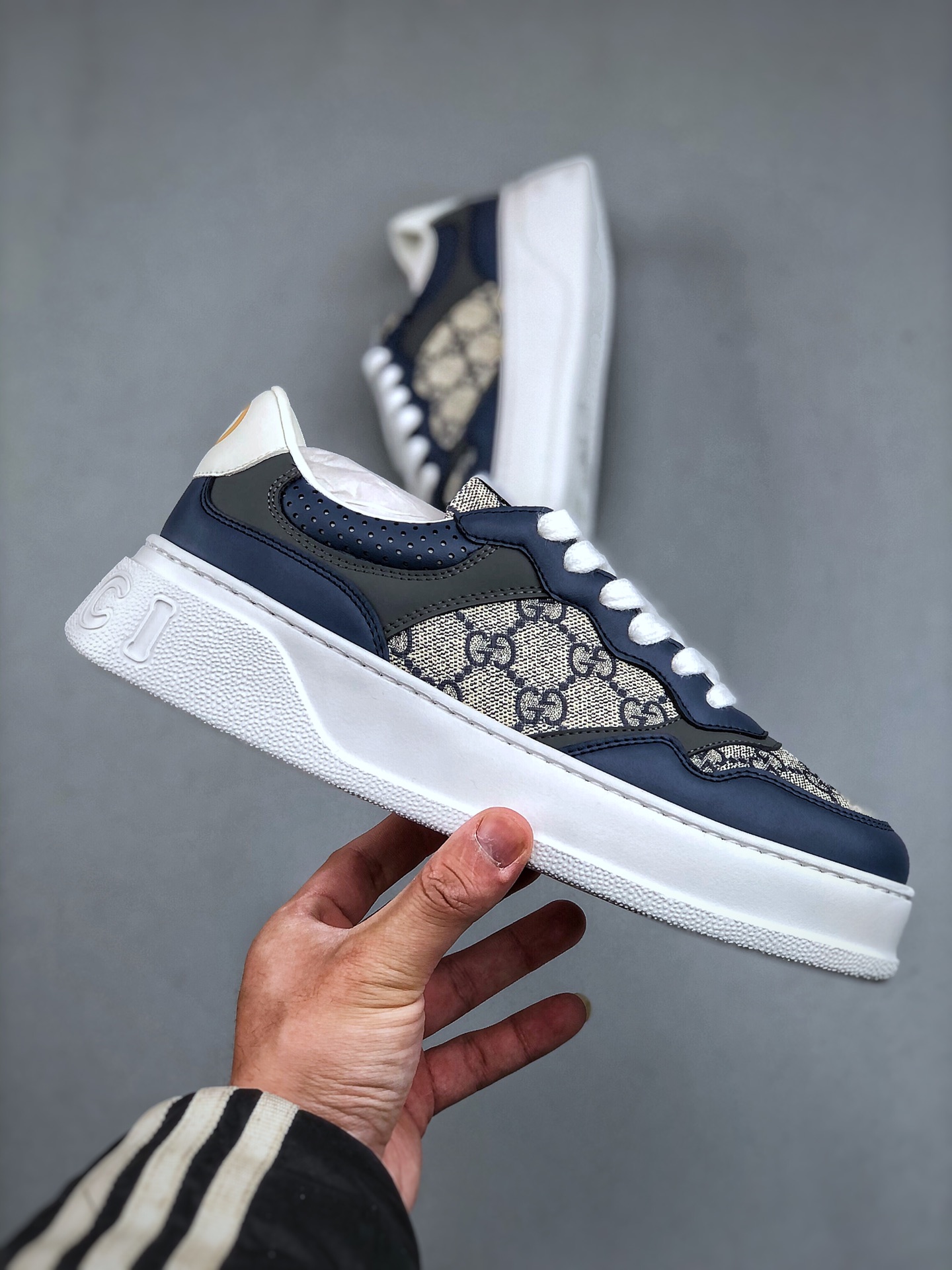 Gucci Men's GG Supreme Low-Top Sneakers – Blue Fashion Shoes