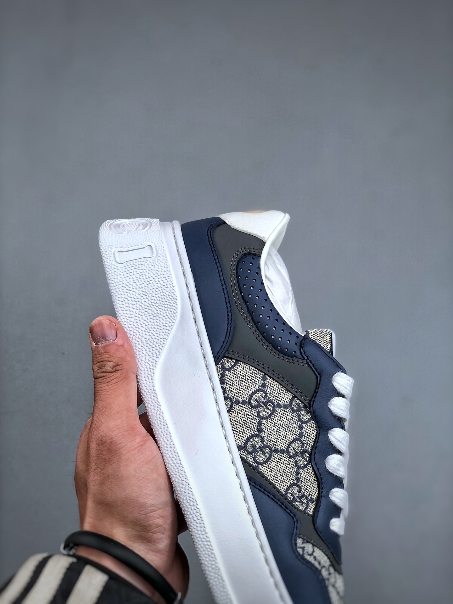 Gucci Men's GG Supreme Low-Top Sneakers – Blue Fashion Shoes