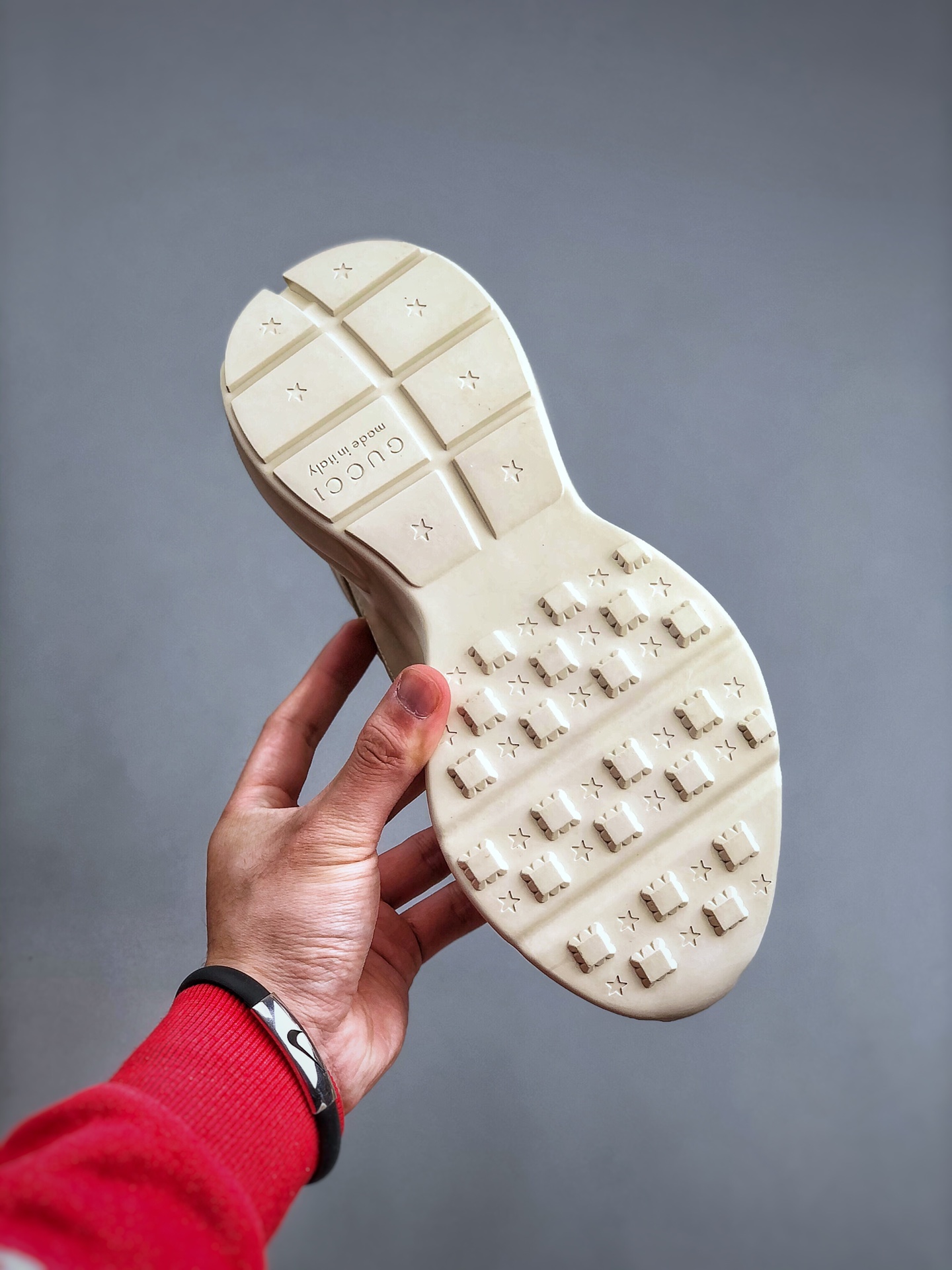 GUCCI Rhyton Logo-Detail Non-Slip Durable Low-Top Dad Sneakers – Unisex, Ivory White