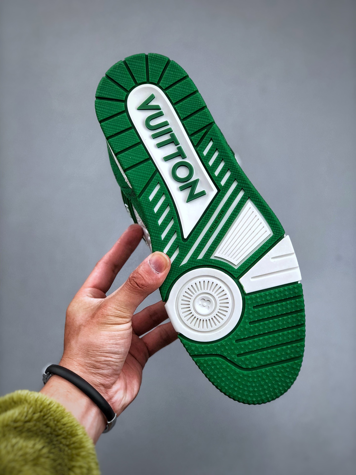 LOUIS VUITTON Trainer Casual Low-Top Fashion Sneaker – Men’s, Green & White