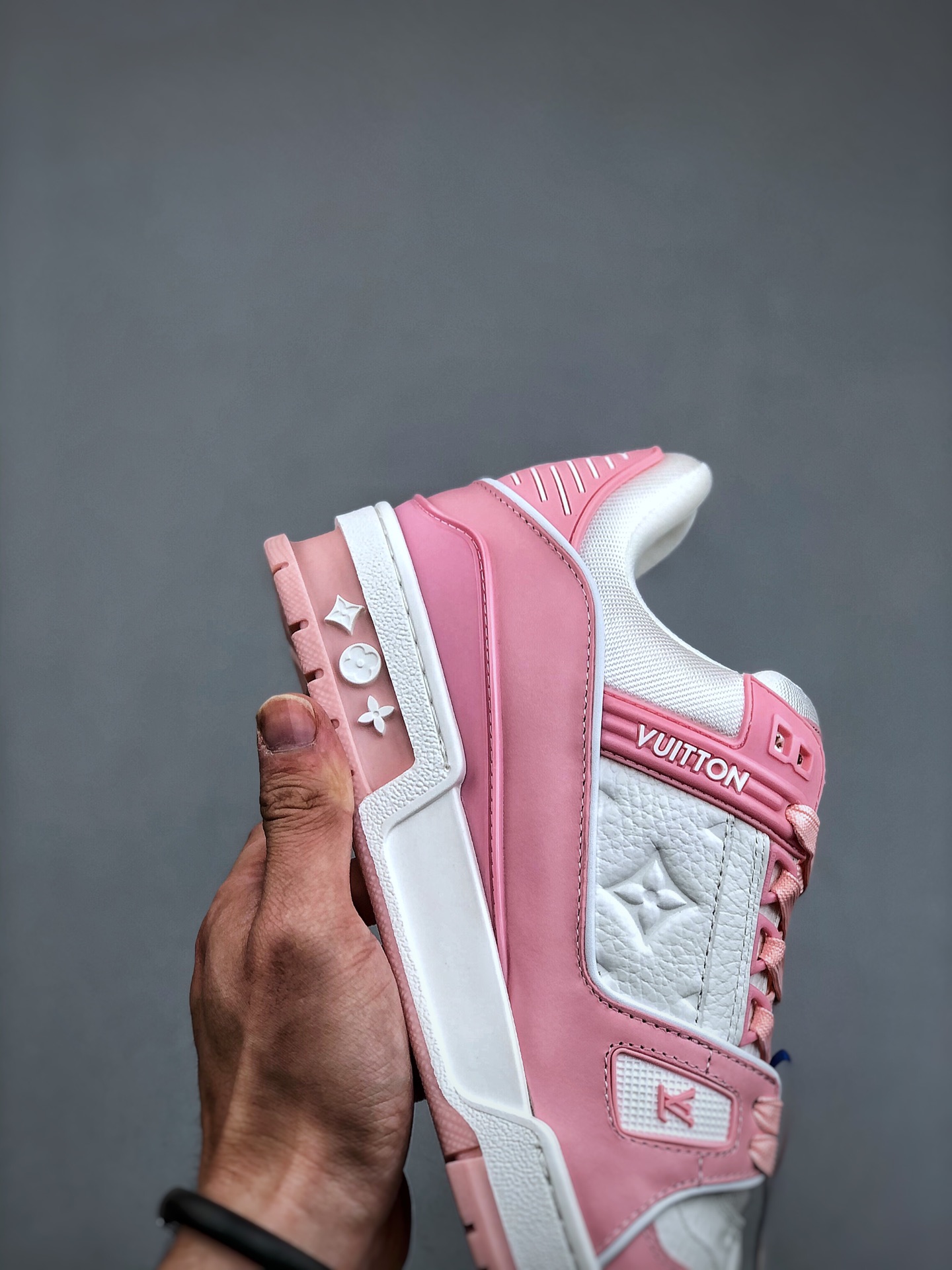 LOUIS VUITTON Trainer Leather Round-Toe Lace-Up Low-Top Fashion Sneaker – Unisex, Rose Pink