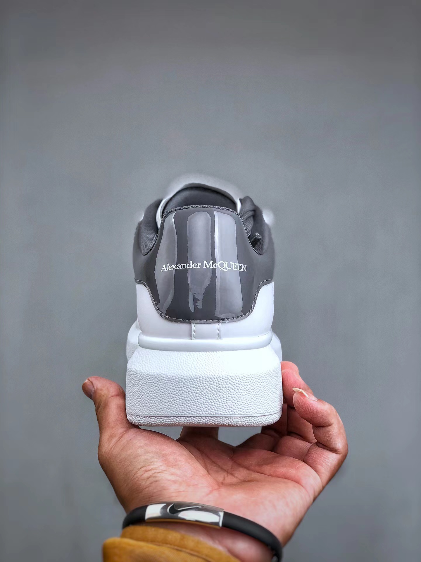 Alexander McQueen Smooth Calfskin Low-Top Casual Fashion Sneaker – Unisex, Gray