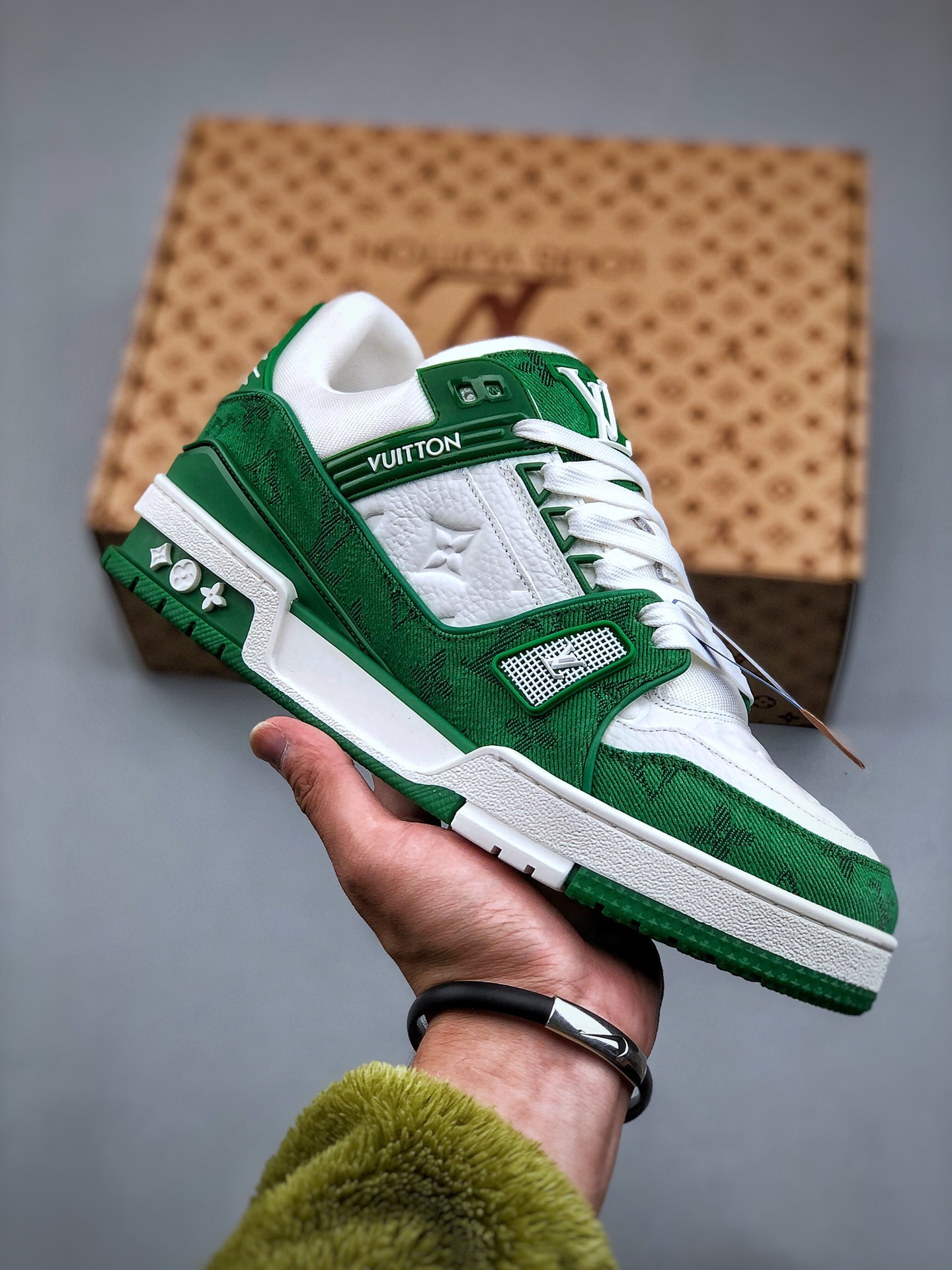 LOUIS VUITTON Trainer Casual Low-Top Fashion Sneaker – Men’s, Green & White