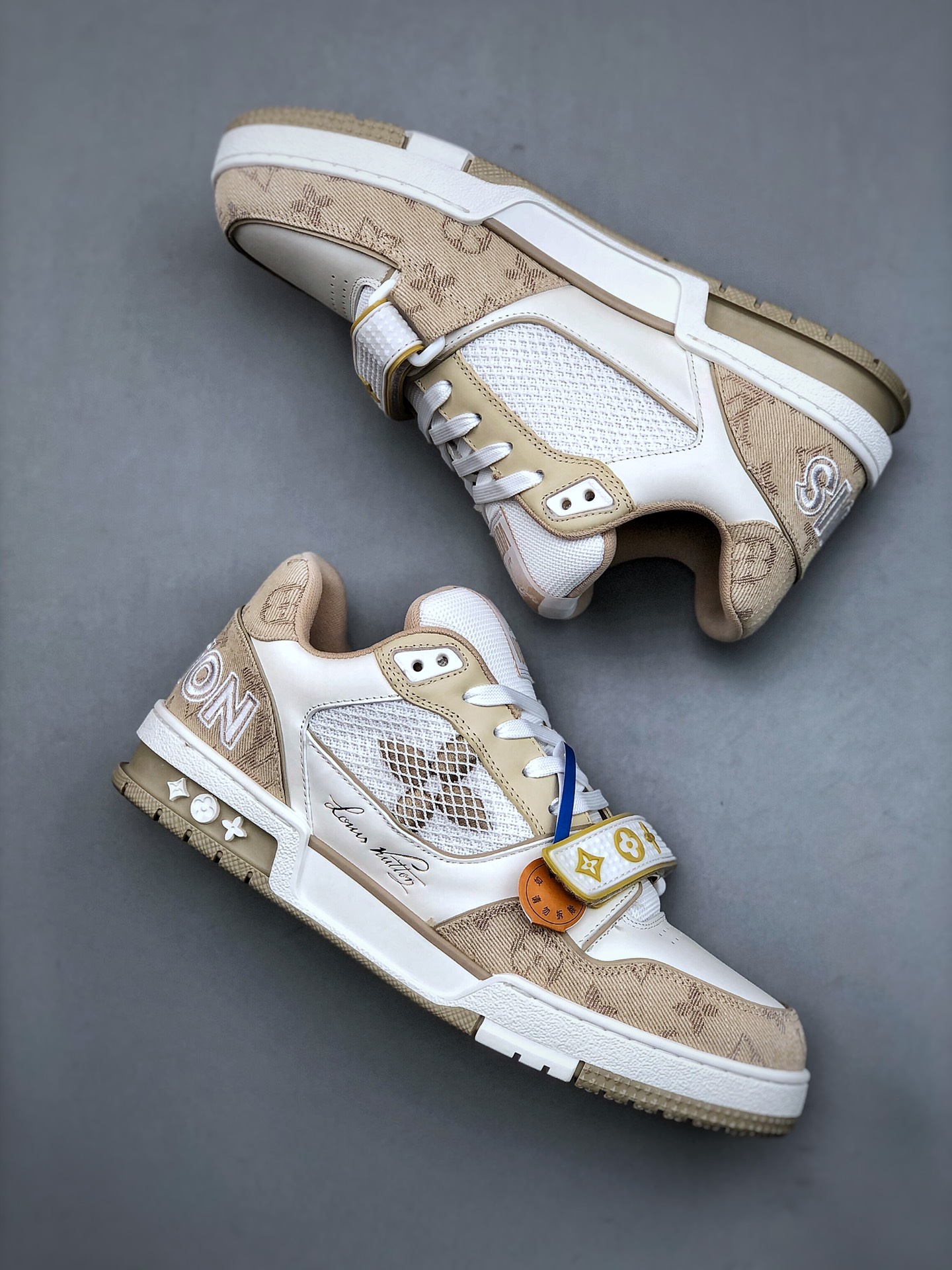 LOUIS VUITTON Trainer Cowhide Leather Velcro and Lace-Up Low-Top Fashion Sneaker – Men’s, Khaki