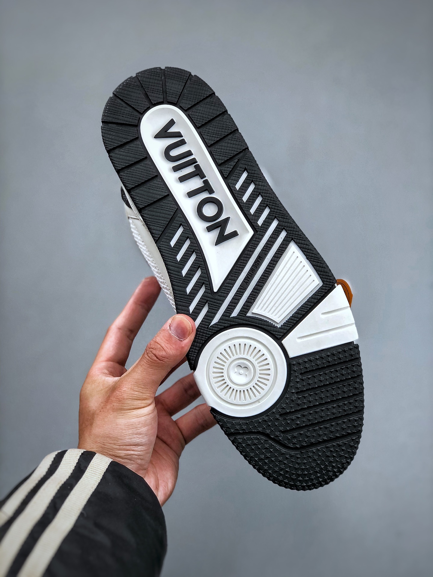 LOUIS VUITTON Trainer Leather Classic Print Mid-Top Fashion Sneaker – Women’s, Black & White