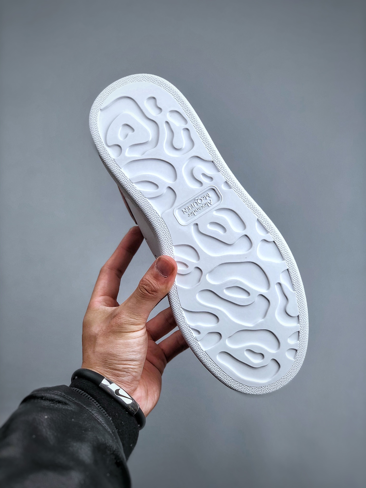 Alexander McQueen Comfortable Minimalist Low-Top Fashion Sneaker – Women’s, White & Pink