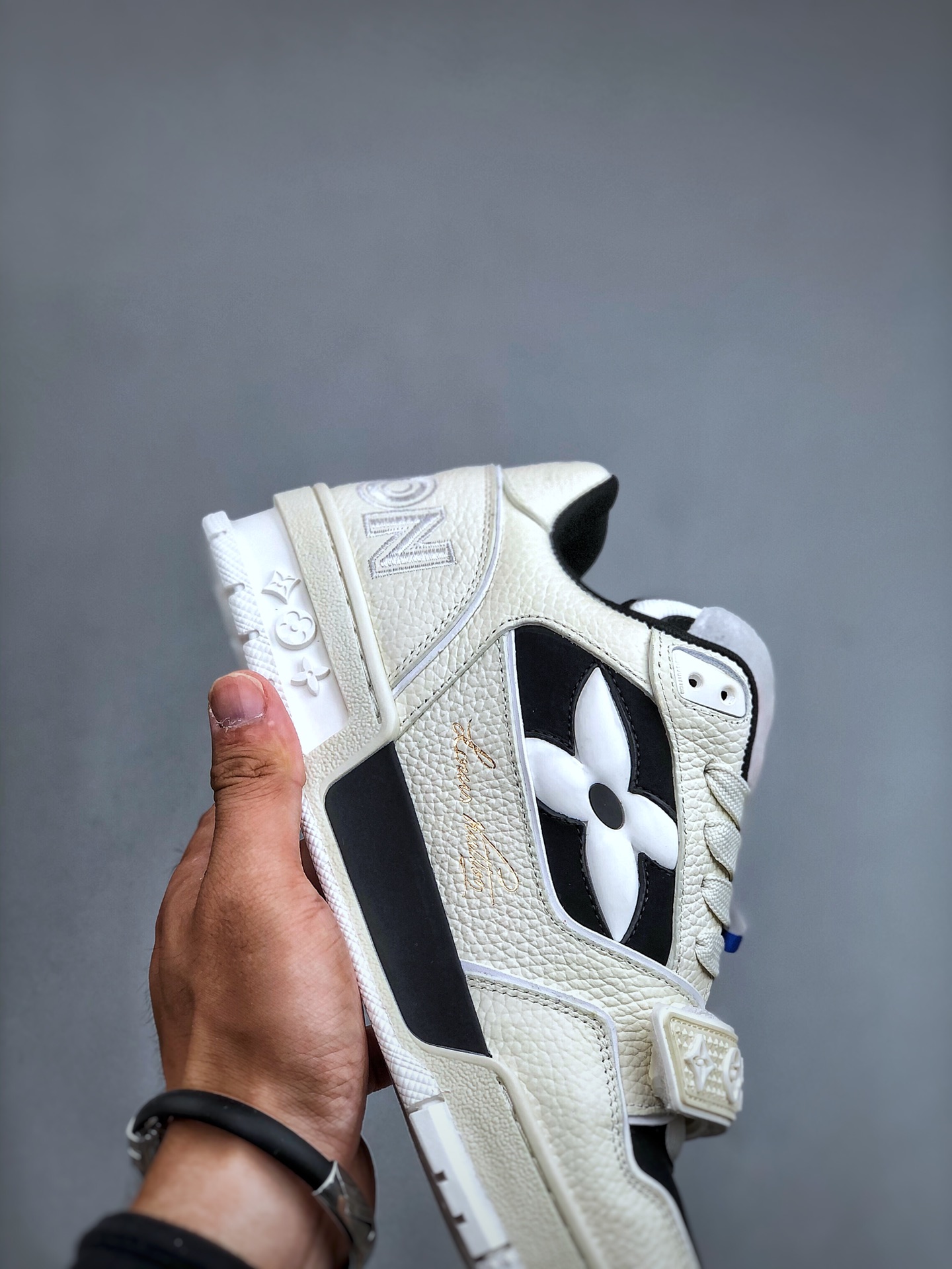 Louis Vuitton Men's Trainer Leather Sneakers – Black Low-Top Lace-Up Round-Toe