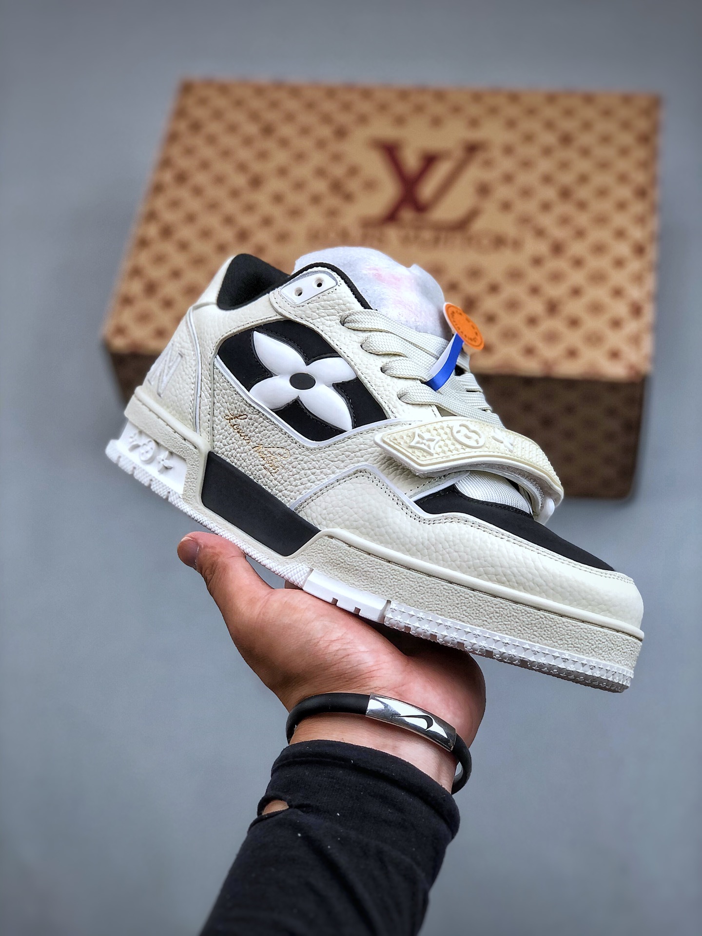 Louis Vuitton Men's Trainer Leather Sneakers – Black Low-Top Lace-Up Round-Toe