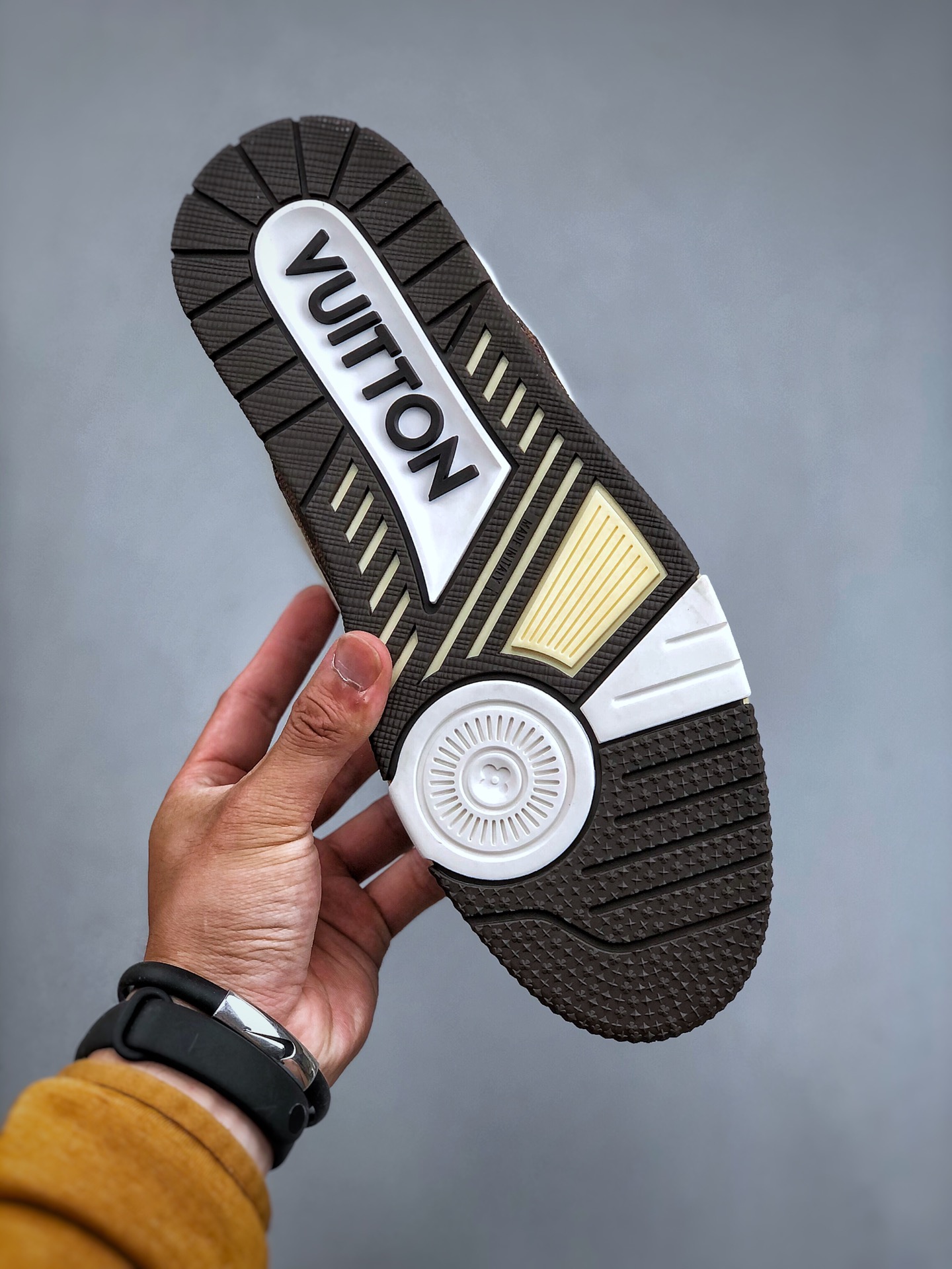 LOUIS VUITTON Trainer Round-Toe Lace-Up Low-Top Sneaker – Unisex, White, Brown & Black