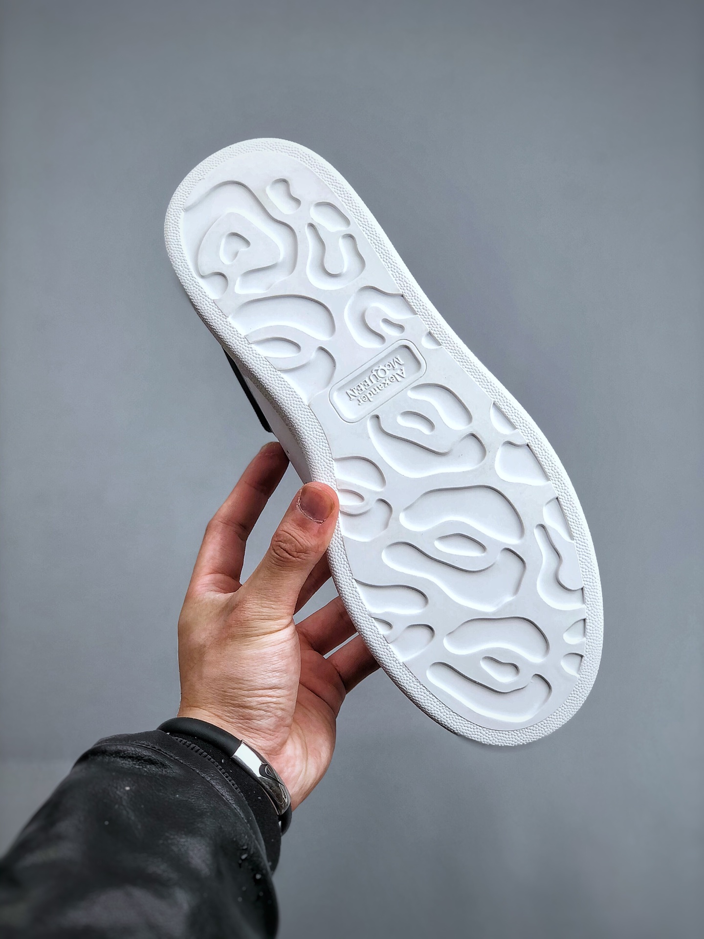 Alexander McQueen Oversized Leather Lace-Up Low-Top Fashion Sneaker – Unisex, White & Black