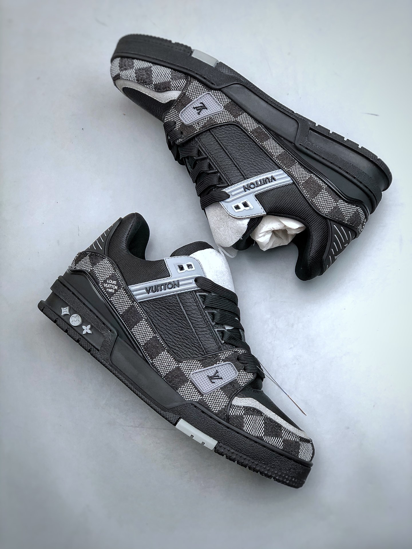 LOUIS VUITTON Trainer Round-Toe Flat Low-Top Sneaker – Unisex, Black