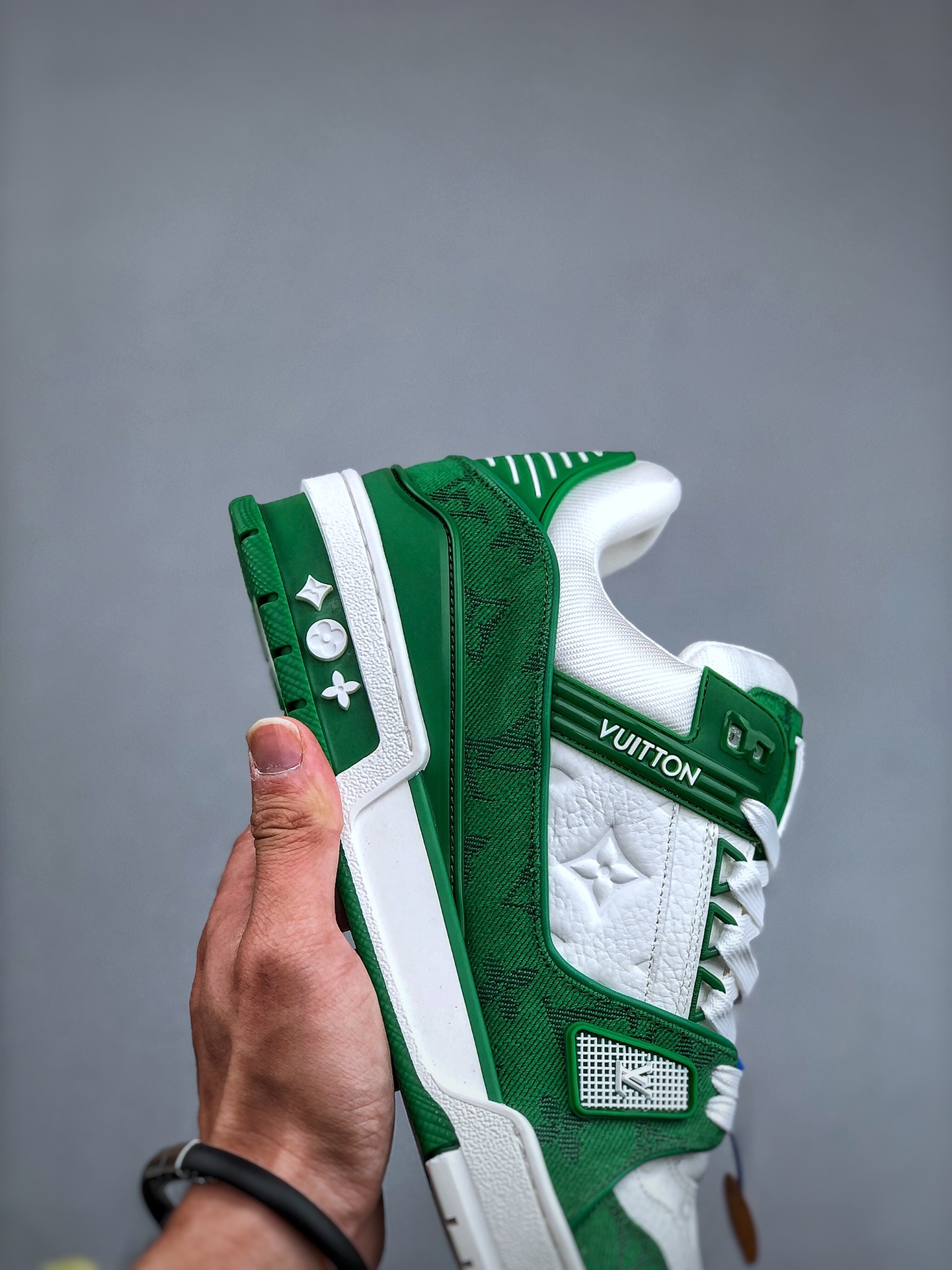 LOUIS VUITTON Trainer Casual Low-Top Fashion Sneaker – Men’s, Green & White
