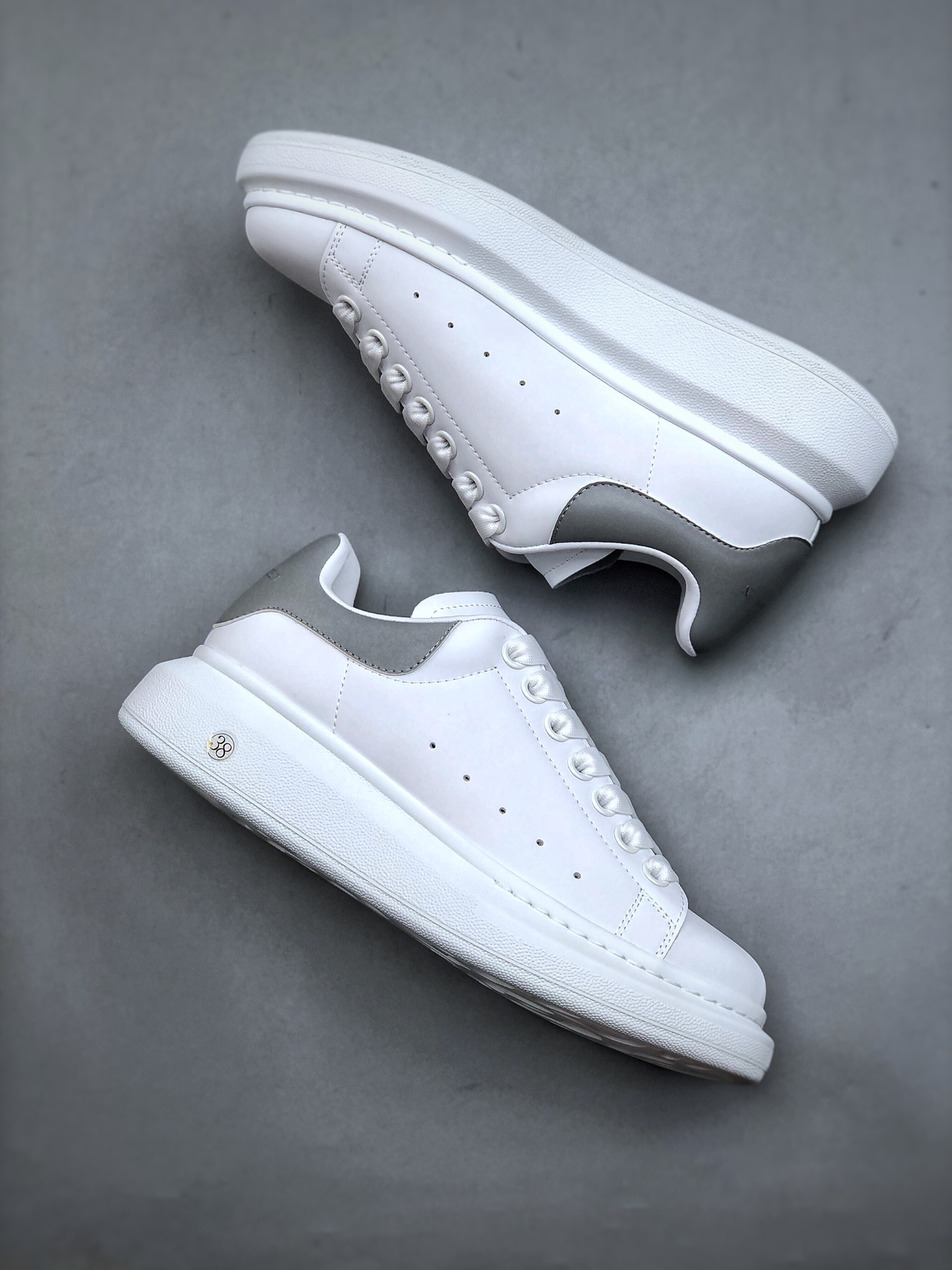 Alexander McQueen Oversized Low-Top Fashion Sneaker – Unisex, Gray