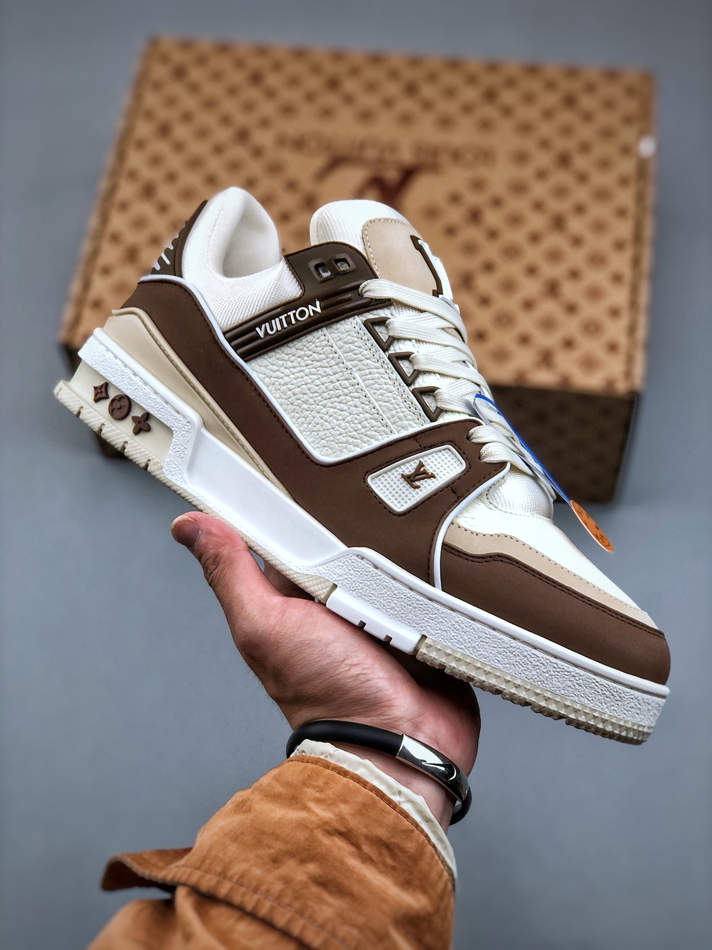 LOUIS VUITTON Trainer Round-Toe Lace-Up Low-Top Sneaker – Unisex, Mocha