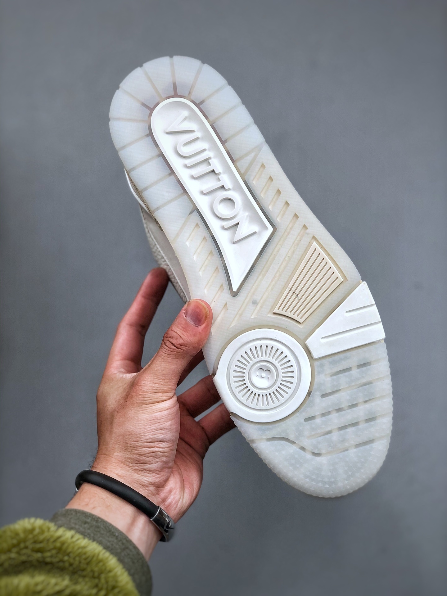 LOUIS VUITTON Trainer Leather Embossed Lace-Up Low-Top Fashion Sneaker – Women’s, White