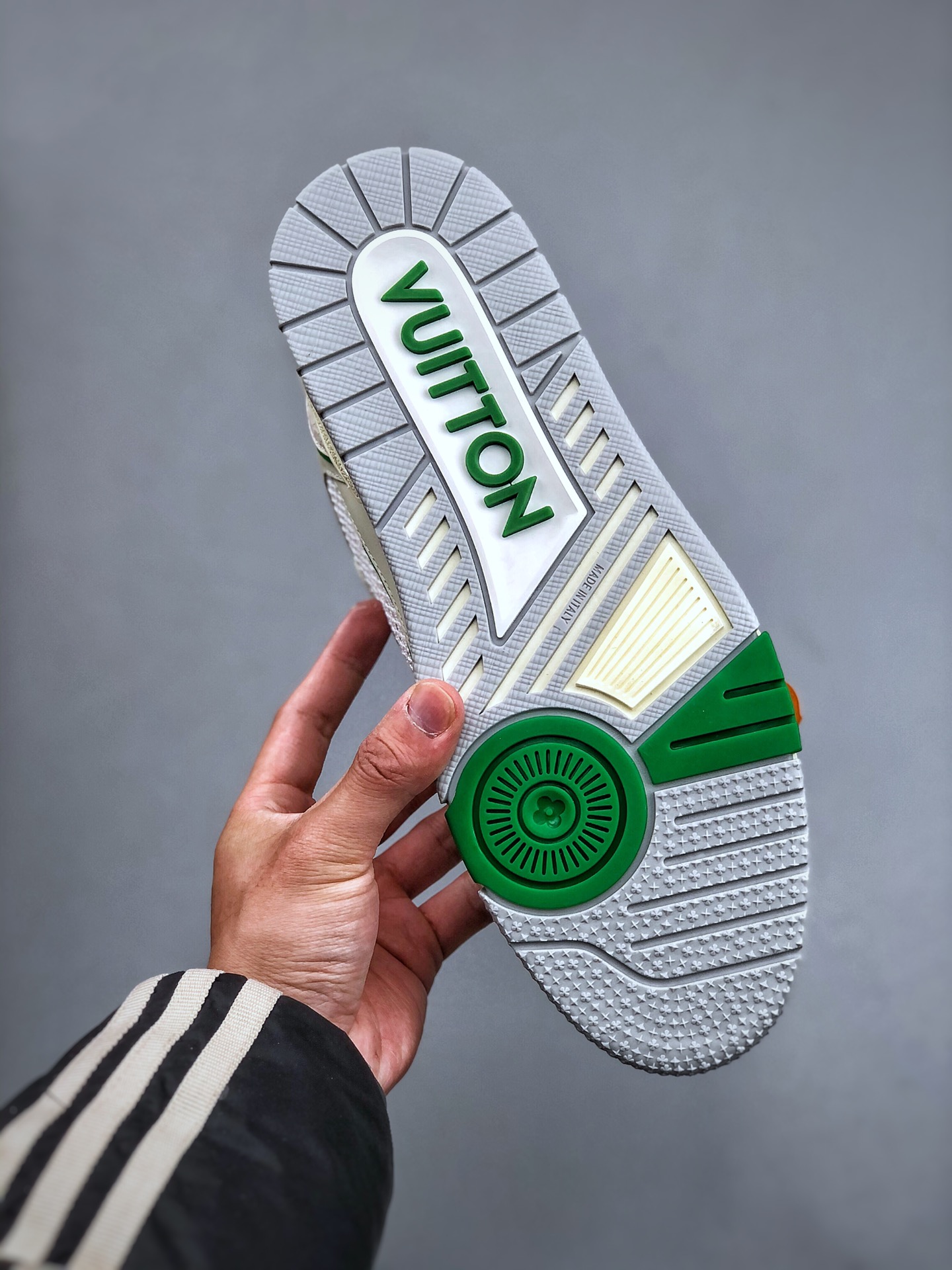 LOUIS VUITTON Trainer Classic Pattern Retro Fashion Sneaker – Men’s, White & Green