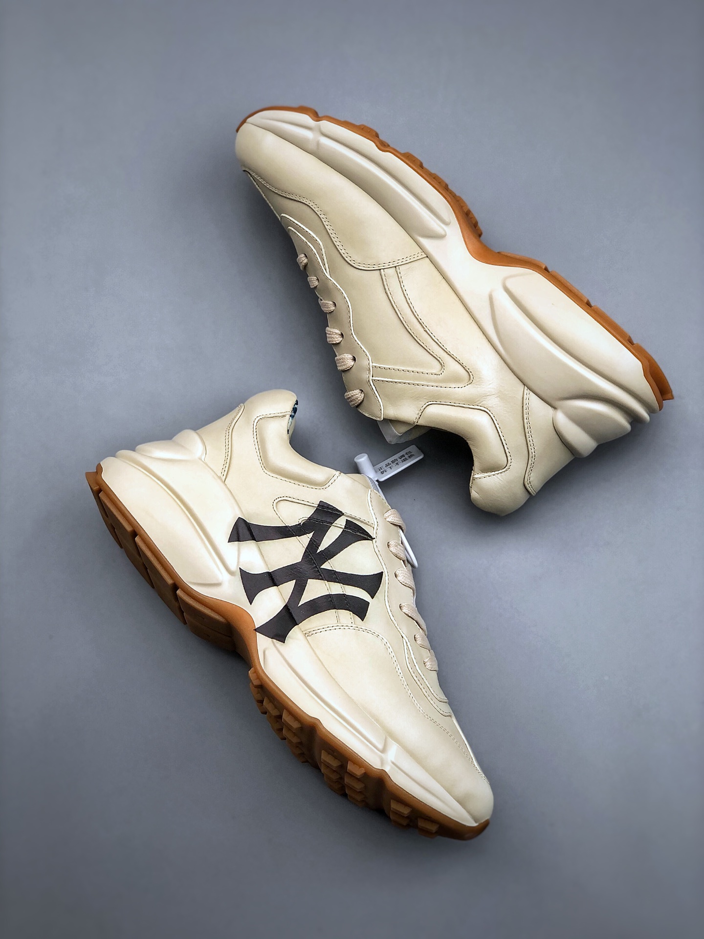 GUCCI Rhyton Round-Toe Lace-Up Casual Sneaker – Unisex, White