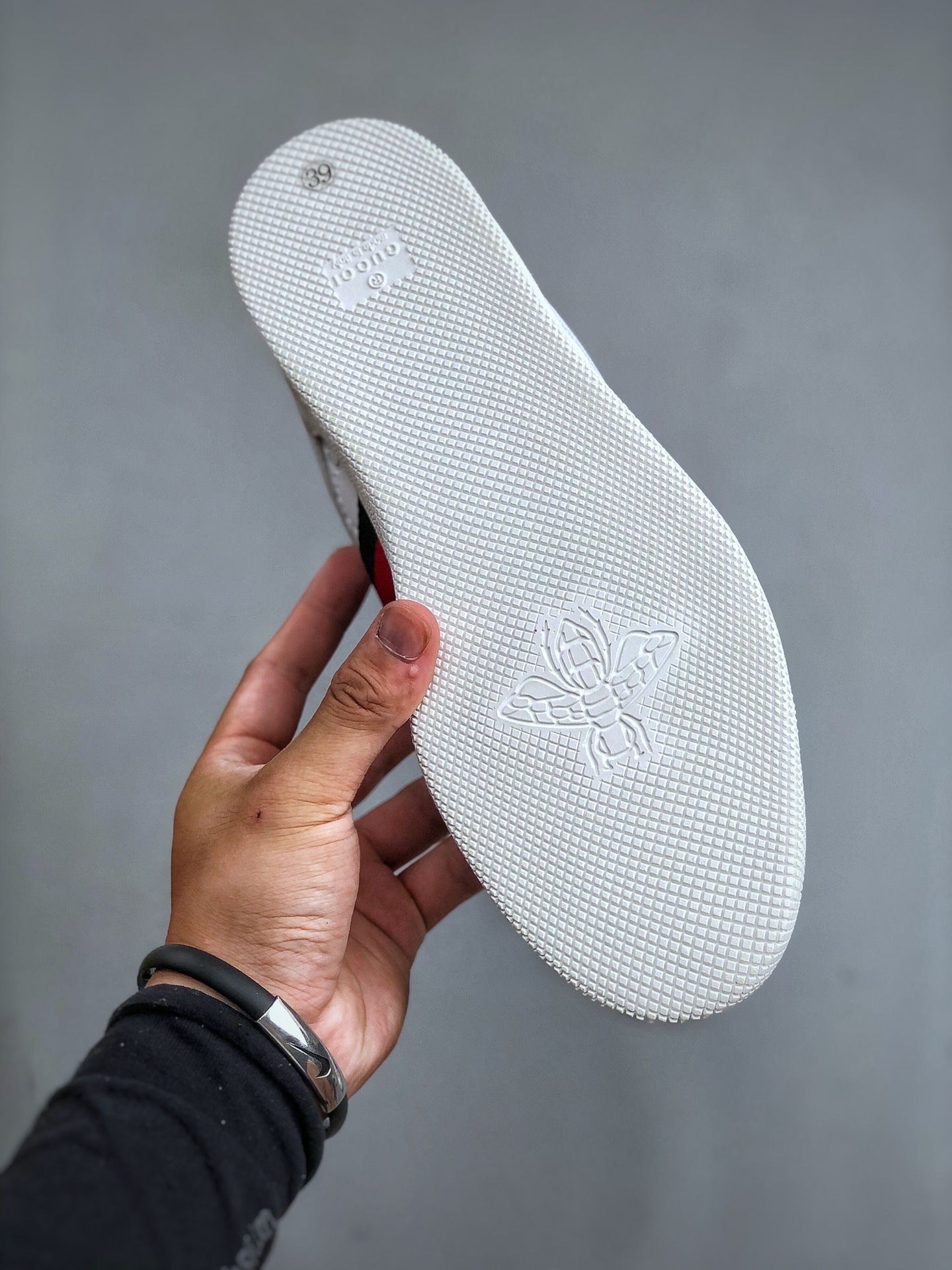 GUCCI Screener Distressed Leather Round-Toe Flat Sole Sneaker – Unisex, White/Green