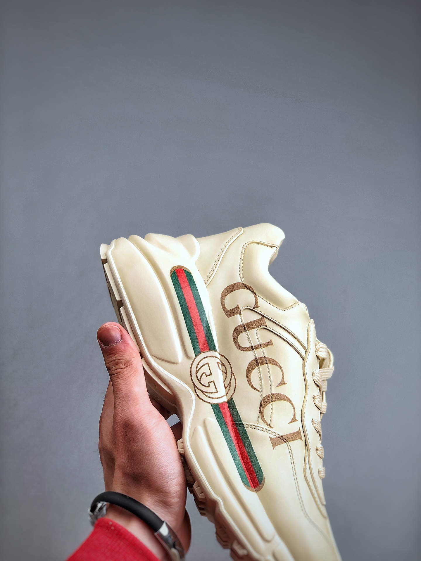 GUCCI Rhyton Logo-Detail Non-Slip Durable Low-Top Dad Sneakers – Unisex, Ivory White