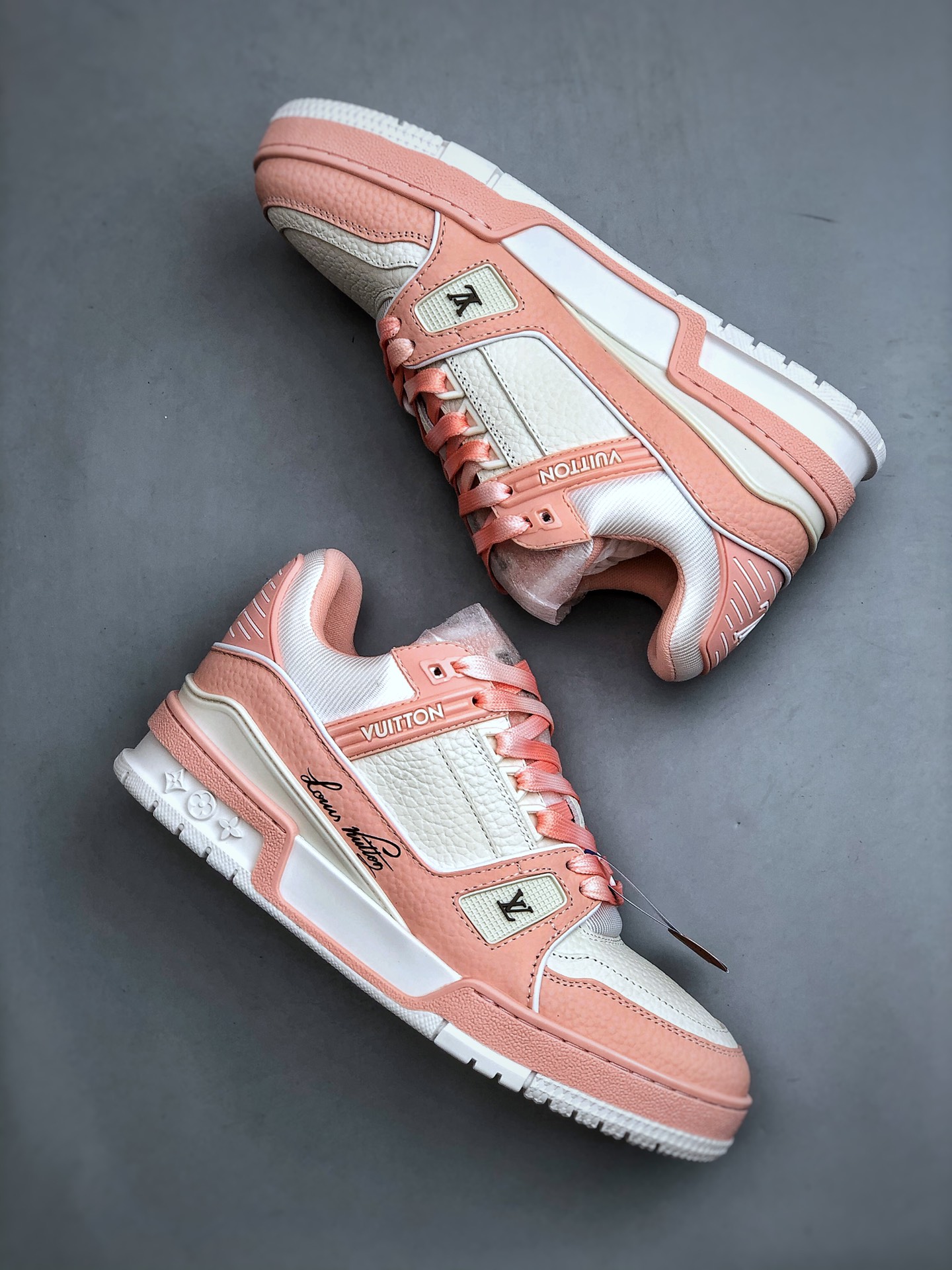 LOUIS VUITTON Trainer Leather Round-Toe Lace-Up Low-Top Sneaker – Unisex, White & Pink