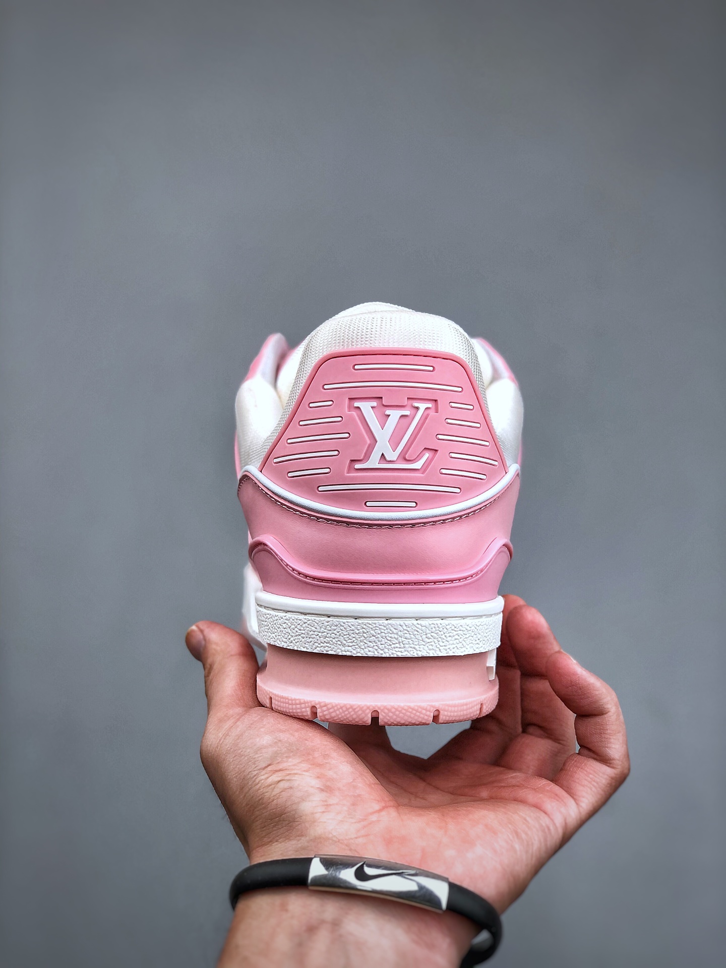 LOUIS VUITTON Trainer Leather Round-Toe Lace-Up Low-Top Fashion Sneaker – Unisex, Rose Pink