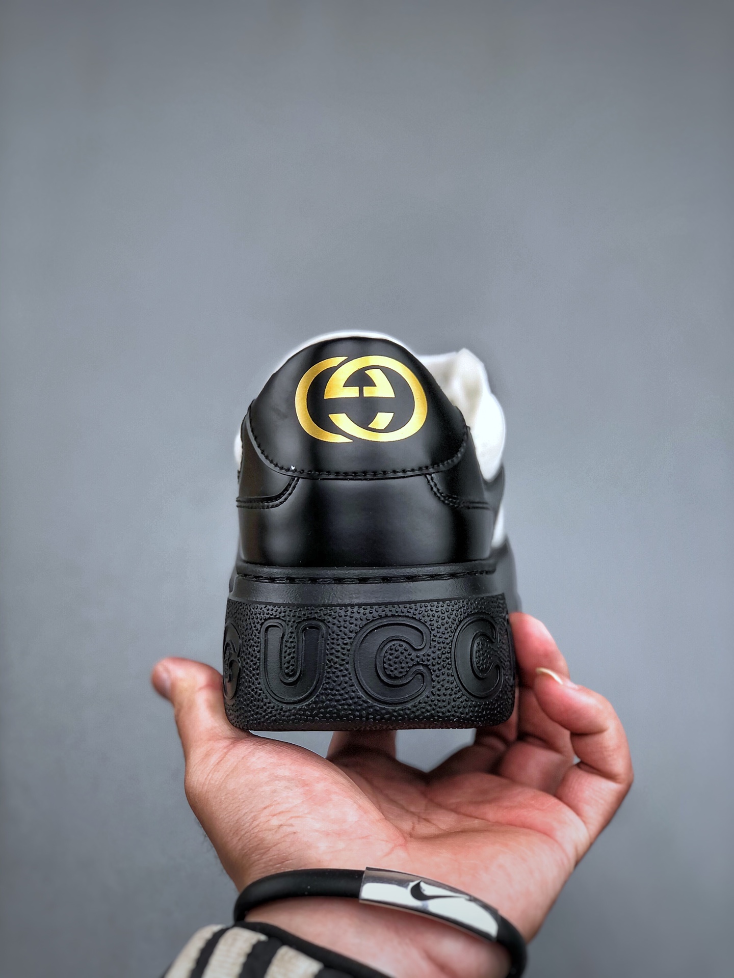 Gucci Unisex GG Embossed Leather Low-Top Sneakers – Black/White Casual Fashion Shoes