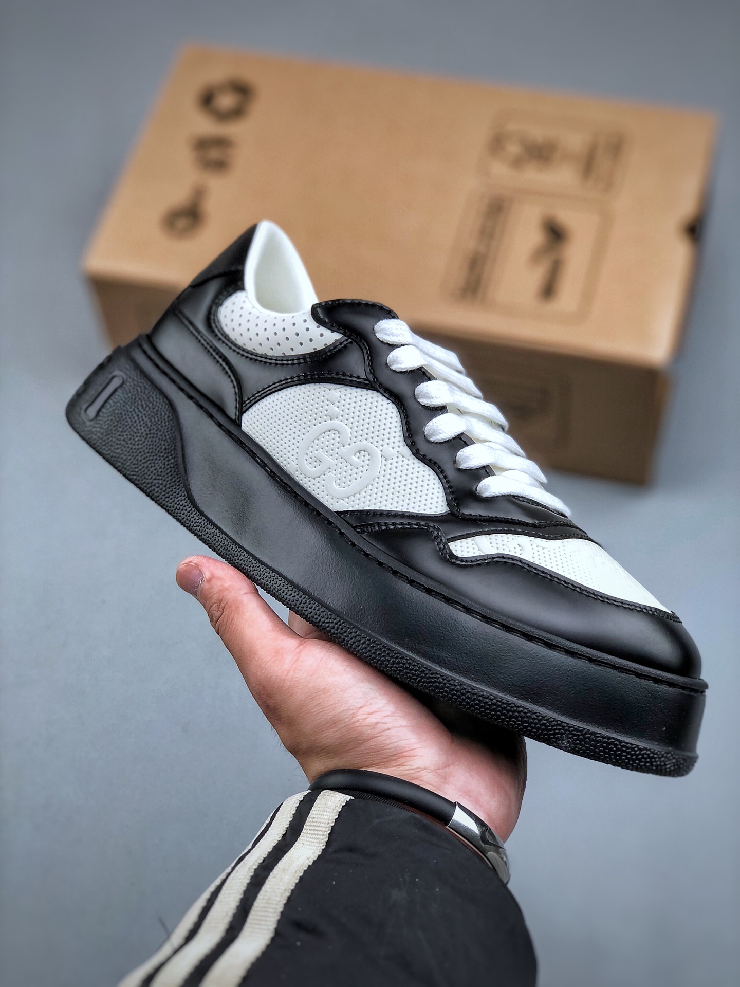 Gucci Unisex GG Embossed Leather Low-Top Sneakers – Black/White Casual Fashion Shoes