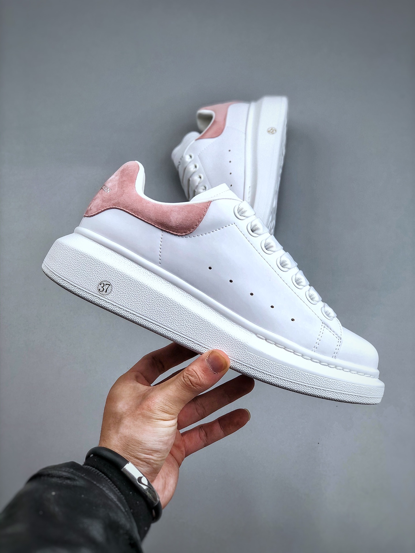 Alexander McQueen Comfortable Minimalist Low-Top Fashion Sneaker – Women’s, White & Pink