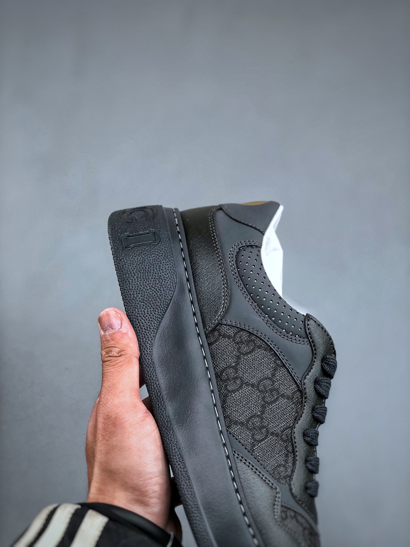 Gucci Men’s Leather Low-Top Lace-Up Sneakers – All Black