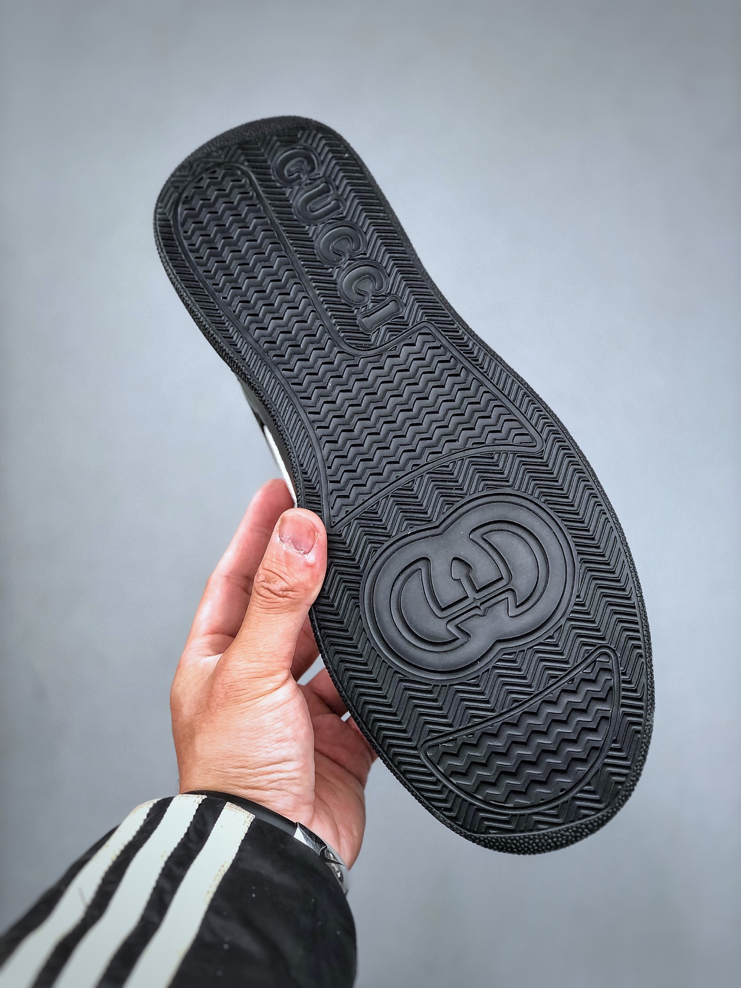 Gucci Unisex GG Embossed Leather Low-Top Sneakers – Black/White Casual Fashion Shoes