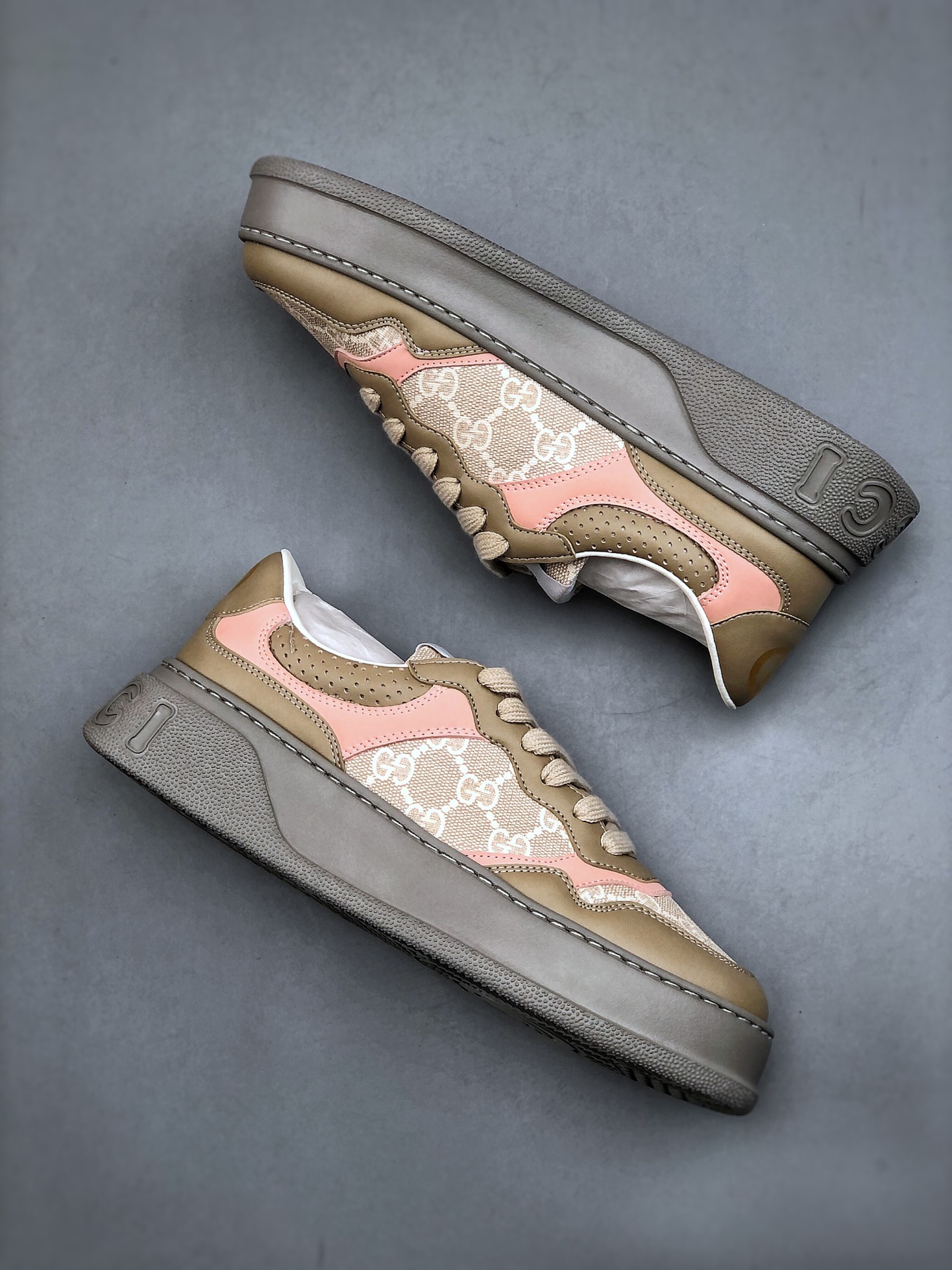 Gucci Women’s GG Supreme Leather Low-Top Sneakers – Beige Pink