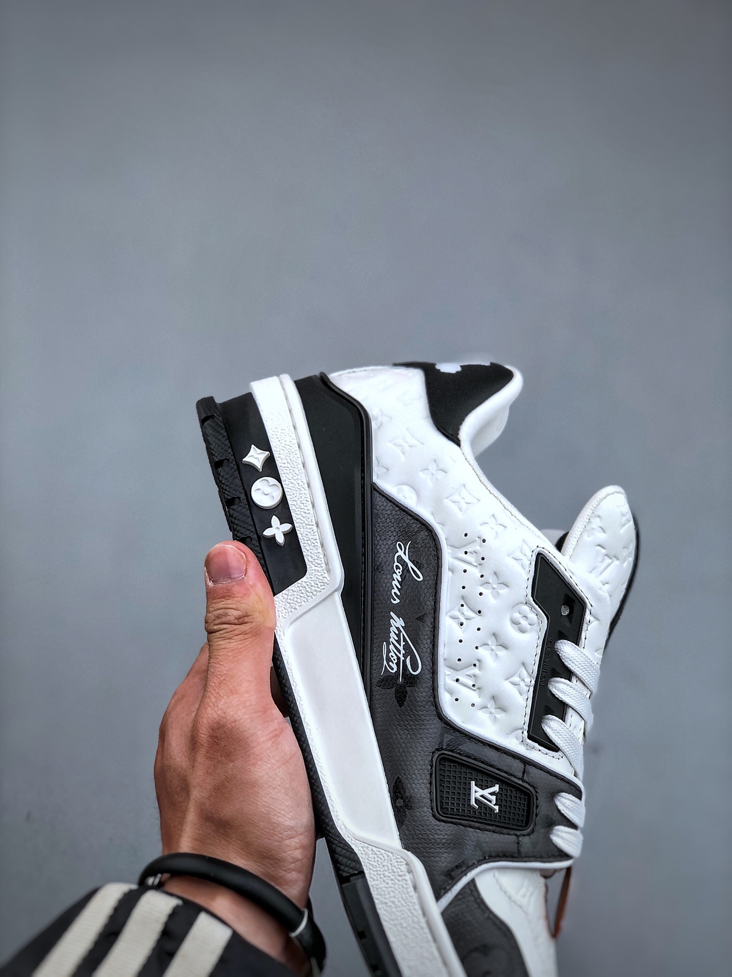 LOUIS VUITTON Trainer Lace-Up Low-Top Fashion Sneaker – Unisex, White & Black