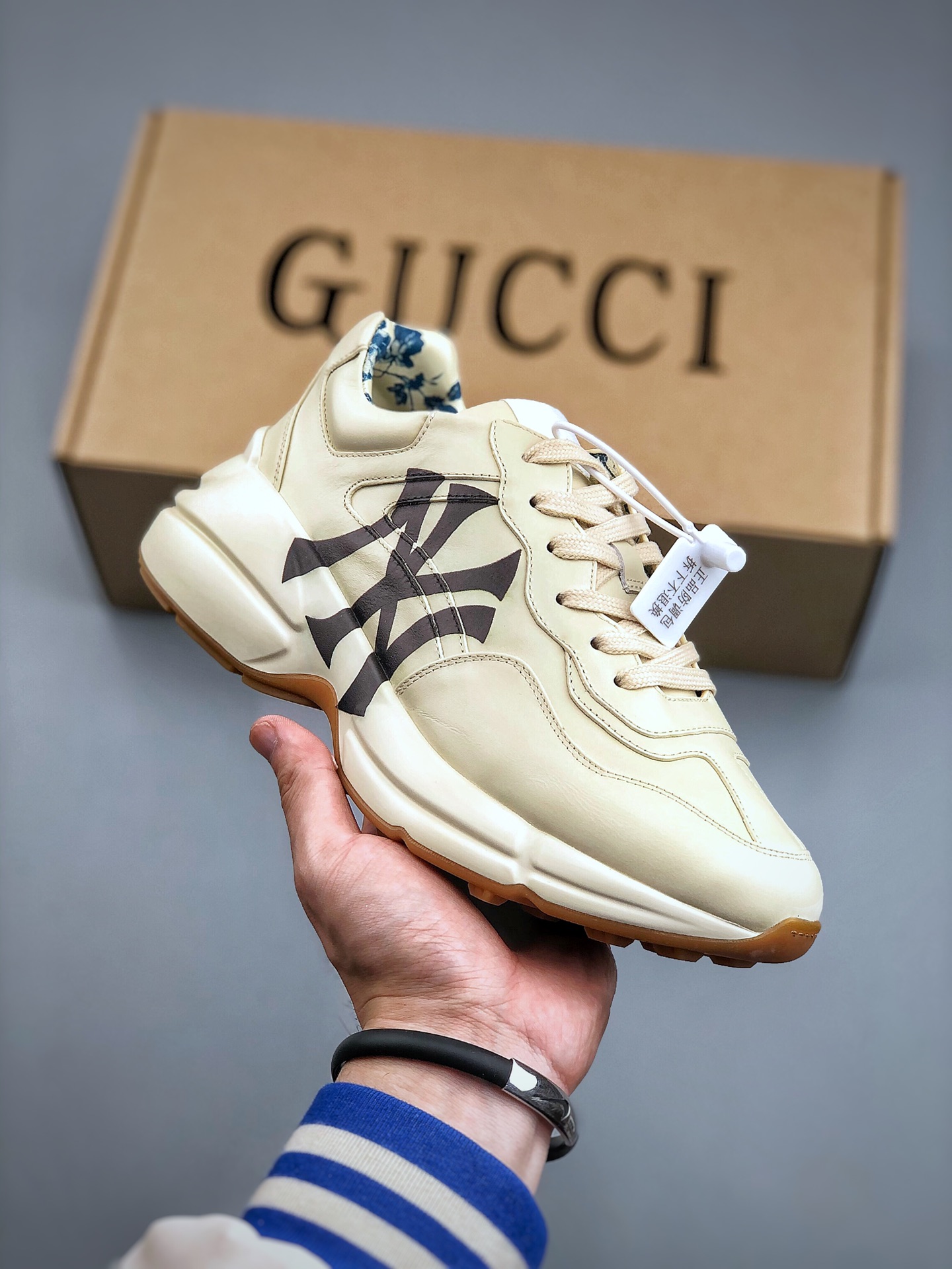 GUCCI Rhyton Round-Toe Lace-Up Casual Sneaker – Unisex, White