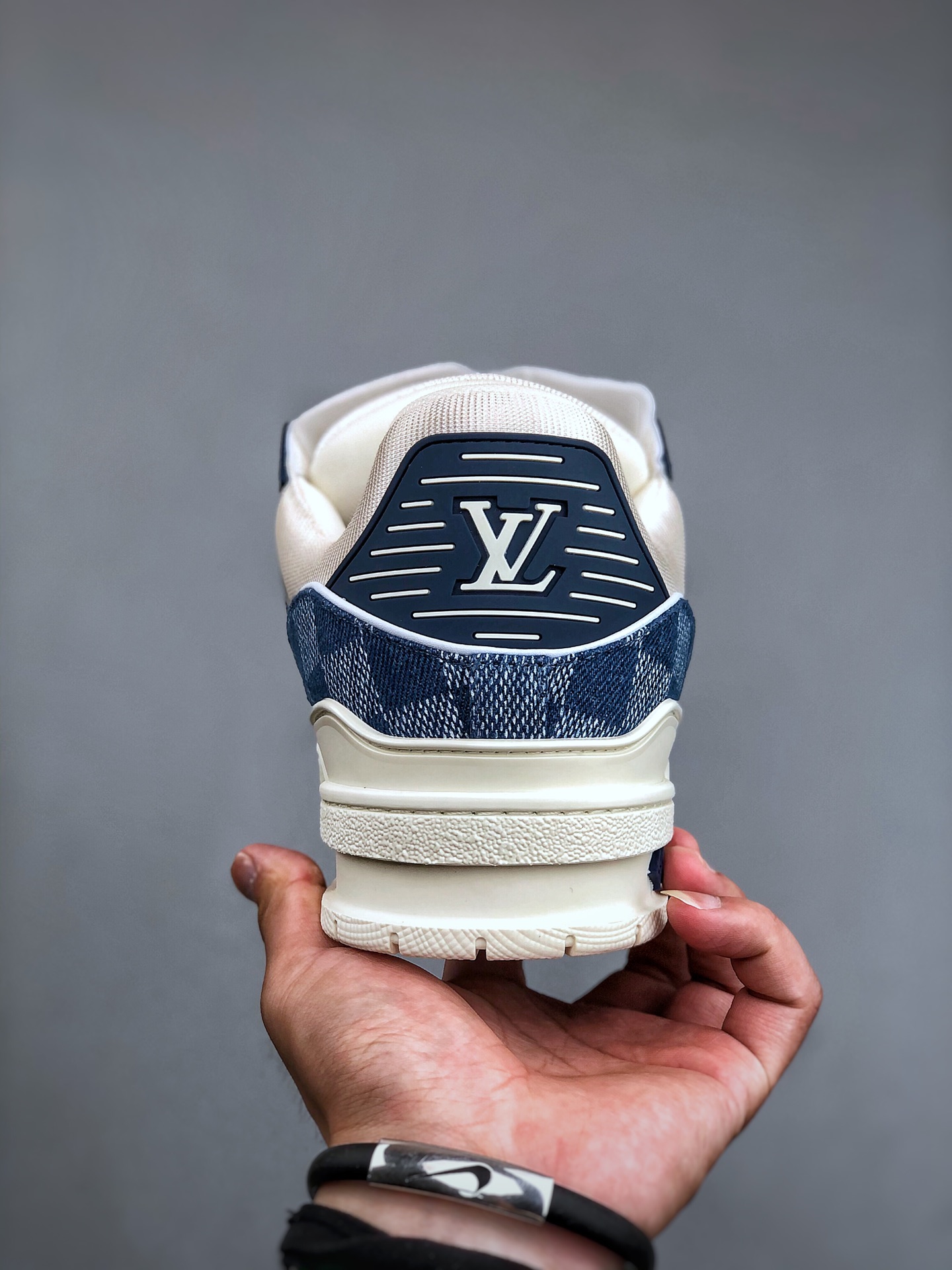 LOUIS VUITTON Trainer Round-Toe Lace-Up Low-Top Sneaker – Unisex, White & Blue