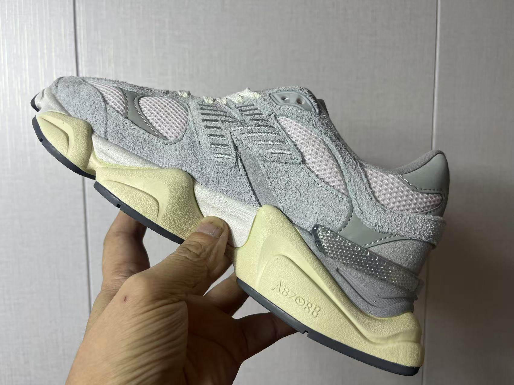 New Balance 9060 – Grey & White – Retro Street Style Sneakers – Unisex – Wide Fit