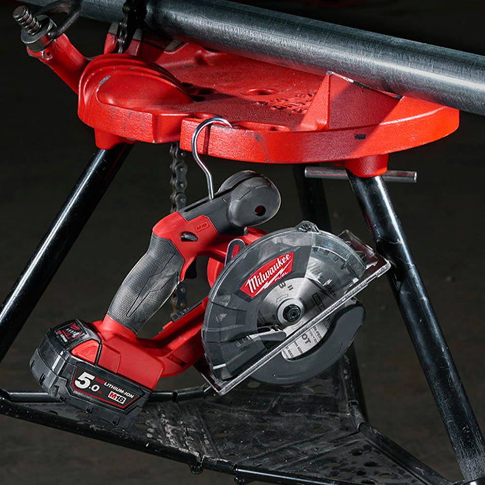 MILWAUKEE 18V Brushless 135mm Fuel Circular Saw Skin M18FMCS-0