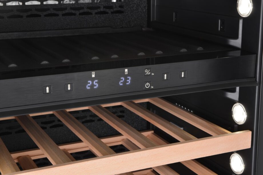 Cavanova Vinoteca CV100KT – 2T Vinoteca integrable con la capacidad de 100 botellas.