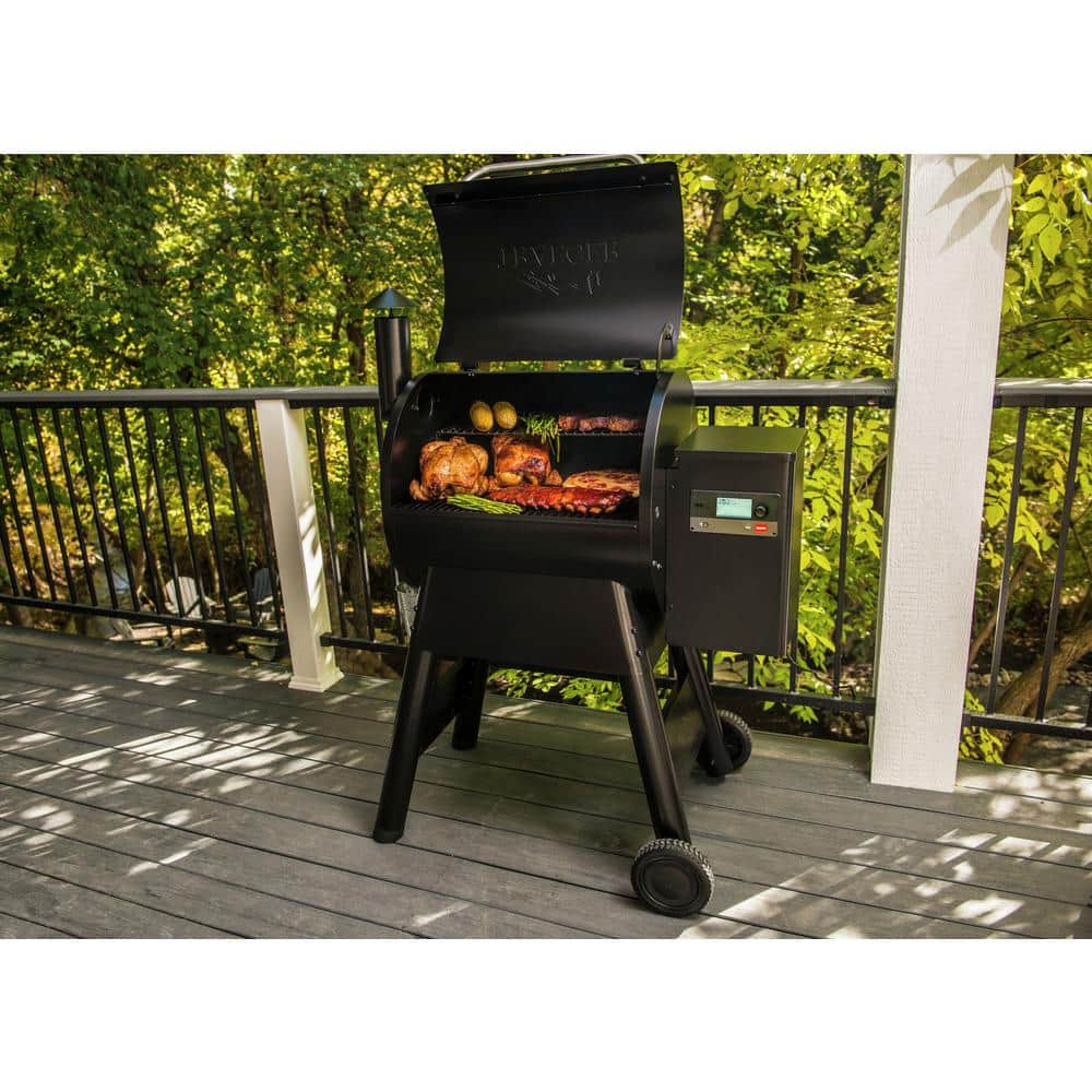 Pro 575 Wifi Pellet Grill and Smoker in Black