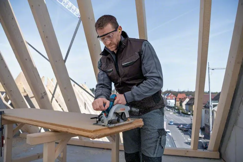 BOSCH COMBI-KIT 5 18V TOOLS: GSR 18V-55 + GWS 18V-10 + GKS 18V-57-2 + GSA 18V-LI + GST ​​18V-125 B + 3 4.0 AH BATTERIES + GAL 1880CV + BAG L (C) PROFESSIONAL