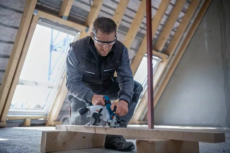 BOSCH COMBI-KIT 5 18V TOOLS: GSR 18V-55 + GWS 18V-10 + GKS 18V-57-2 + GSA 18V-LI + GST ​​18V-125 B + 3 4.0 AH BATTERIES + GAL 1880CV + BAG L (C) PROFESSIONAL