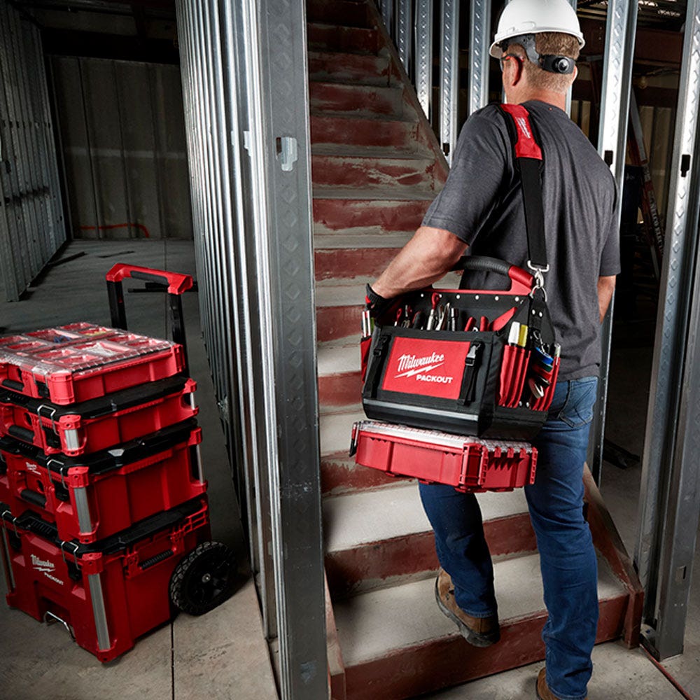 MILWAUKEE PACKOUT™ Rolling Tool Box 48228426