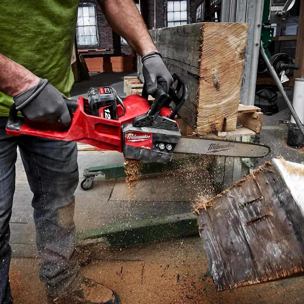 MILWAUKEE 18V FUEL™ 356mm Chainsaw Skin M18FCHS140