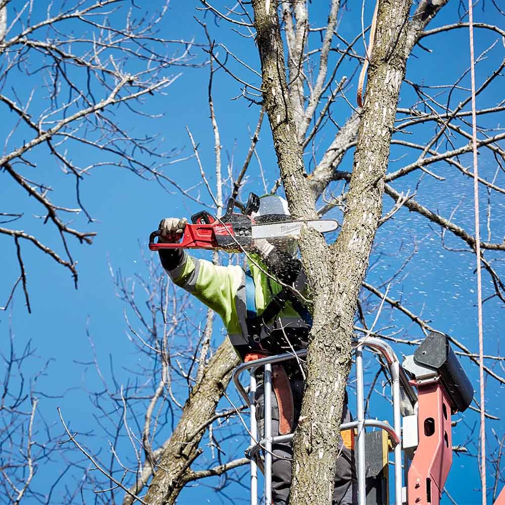 MILWAUKEE 18V FUEL™ 406mm Chainsaw Skin M18FCHS-0