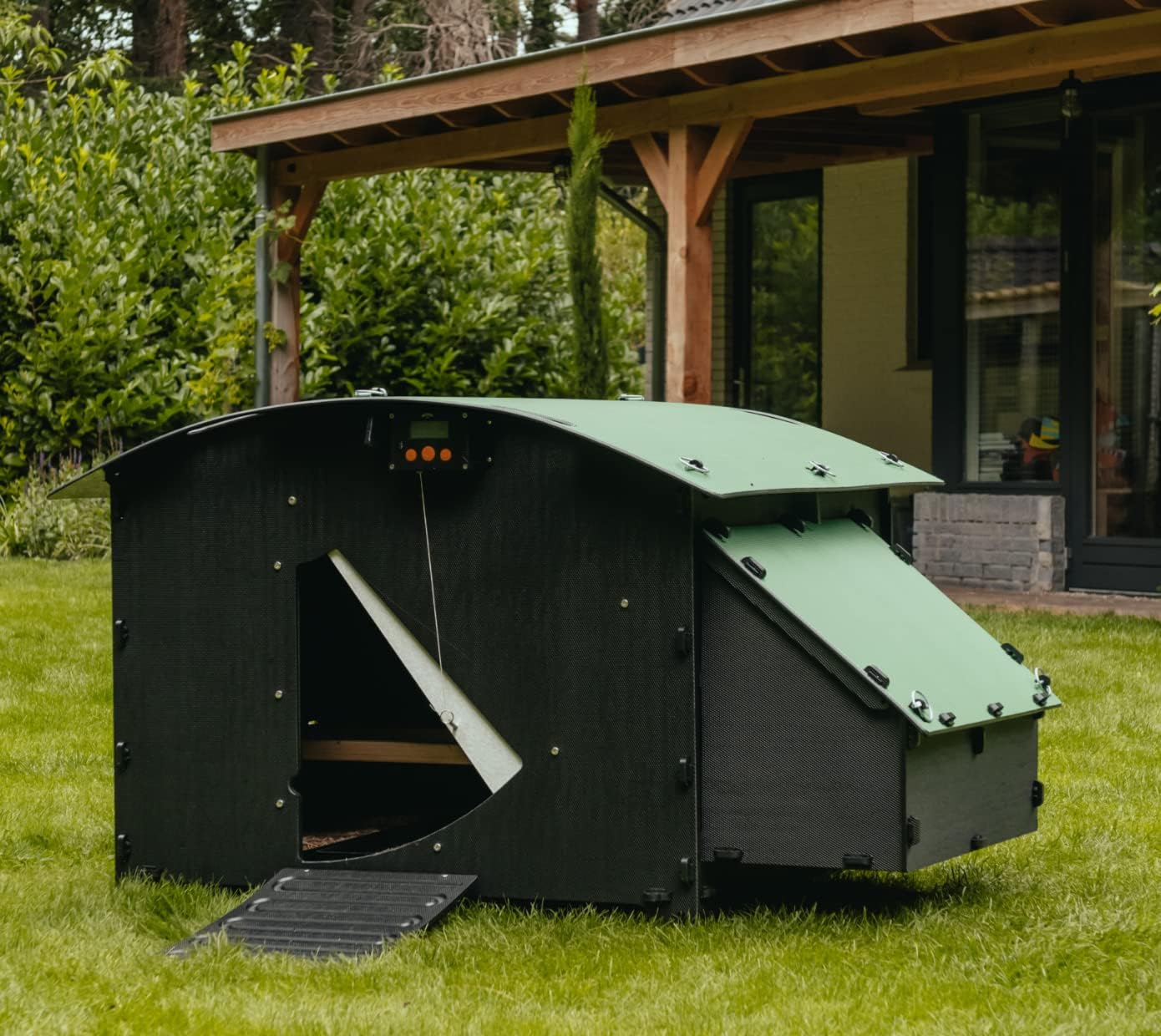 Hühnerstall aus Kunststoff – 25 Jahre Garantie – Großer Hühnerstall mit Boden für 4, 6, 8 Hühner oder 15 Zwerghühner | Geeignet für große Hühner und ideal zum Brüten von Hühnern und Küken