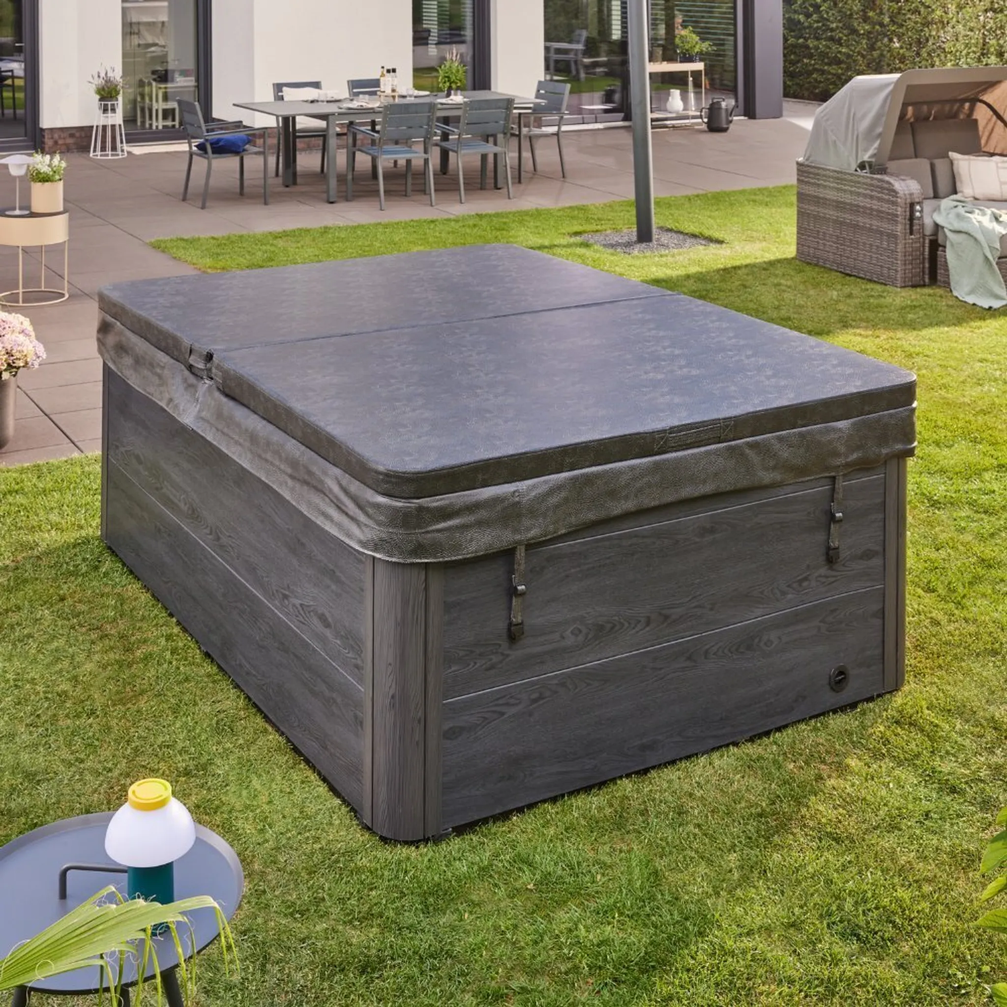 HOME DELUXE - Outdoor Whirlpool Black MARBLE inkl. Treppe und Thermoabdeckung
