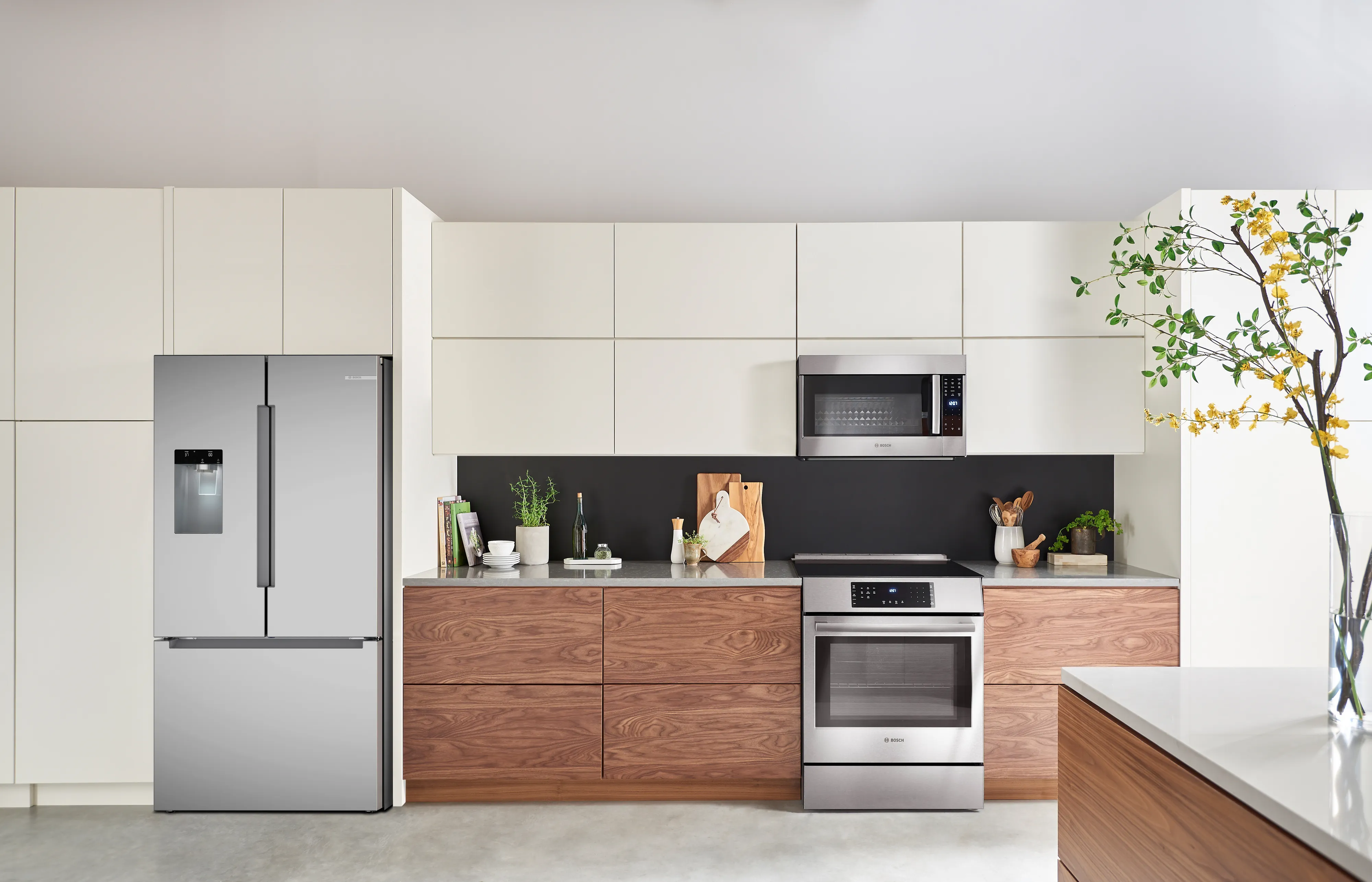 Bosch B36FD10ENS 100 Series French Door Bottom Mount Refrigerator 36'' Stainless steel (with anti-fingerprint). Total No Frost