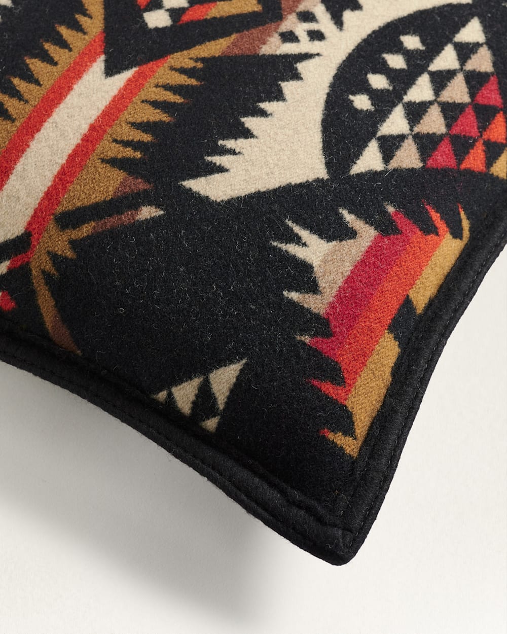 NEHALEM PILLOW