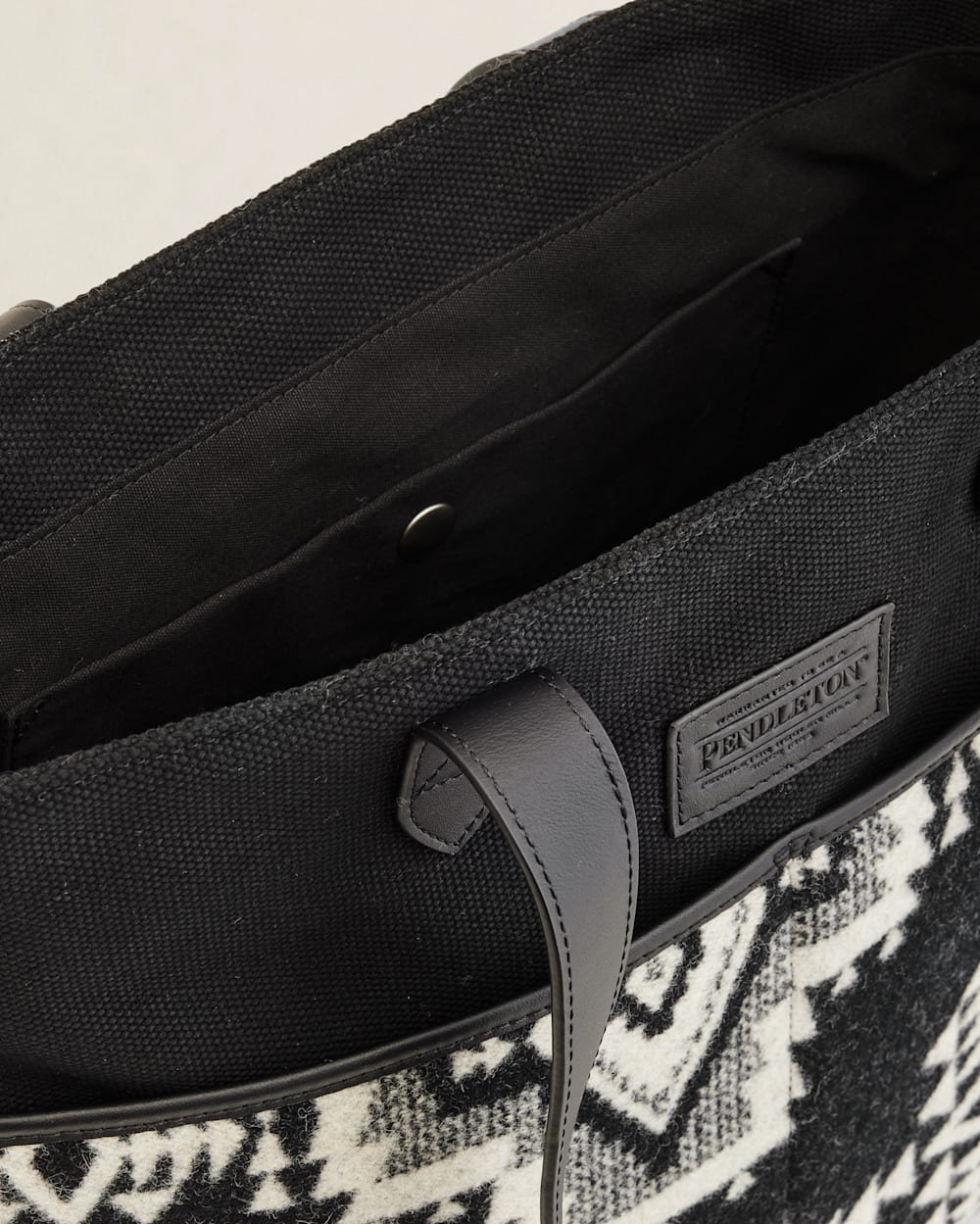 ROCK POINT WOOL/LEATHER MARKET TOTE