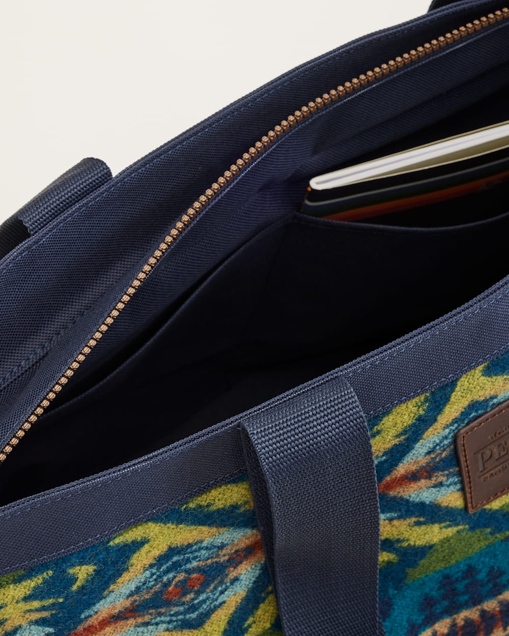 DIAMOND DESERT ZIP TOTE